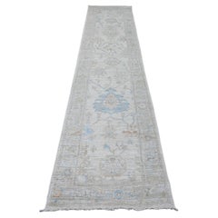 Tappeto Runner in lana bianco annodato a mano in angora afghana con design a foglie di Oushak