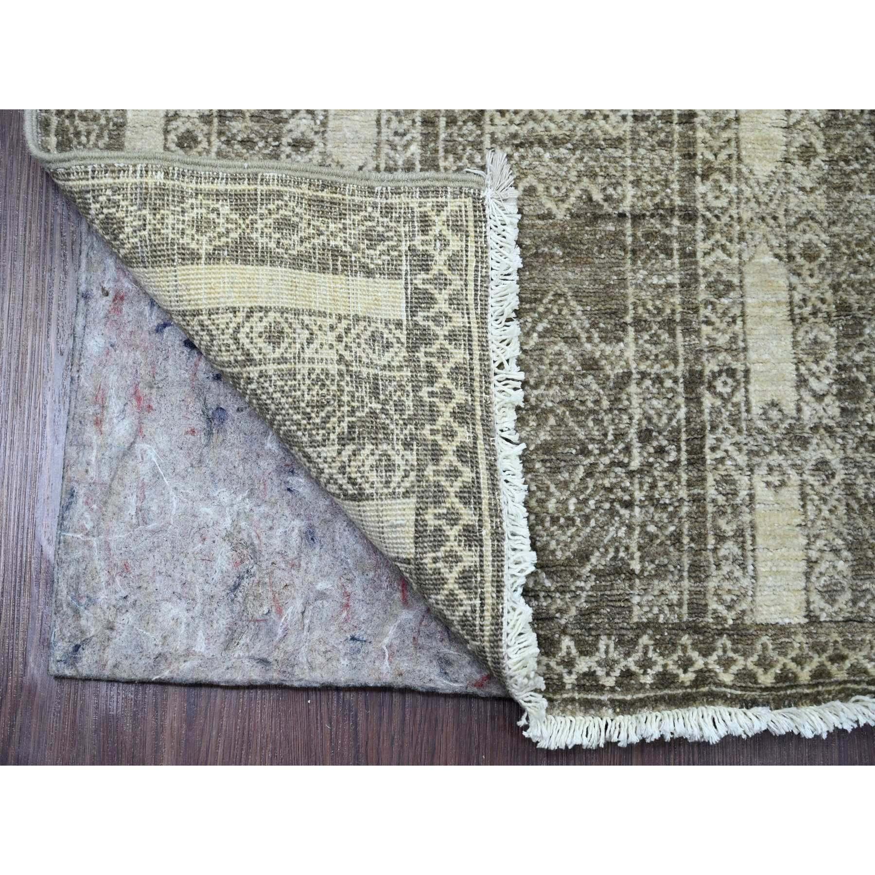 Mocha Brown, influence berbère marocaine avec motif géométrique, laine de haute montagne, tissage plus dense, noué à la main, couloir, tapis oriental
Matières premières : Laine
Latex : Pas de poils 
hauteur : 0,25 pouces
Style : Traditionnel
Couleur