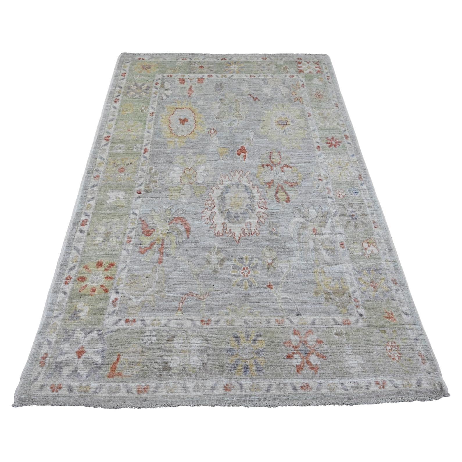 4'9 "x7'1" Grigio Tappeto Orientale Afgano d'Angora Oushak Design/One Annodato a Mano