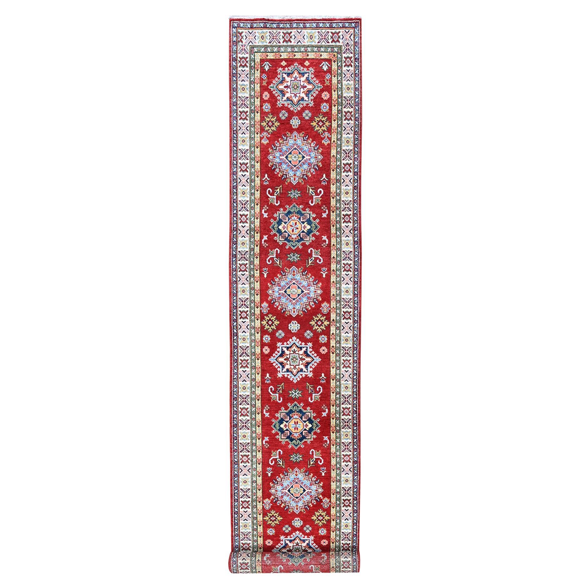 Tappeto Runner in lana morbida annodato a mano con disegno tribale rosso chili kazako 2'9 "x16'5"