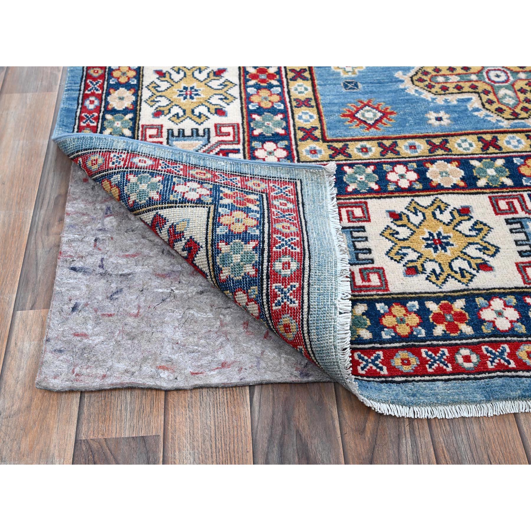 Noué à la main 8'x10' Tapis en laine douce noué à la main, bleu Kazak avec motifs de médaillons tribaux