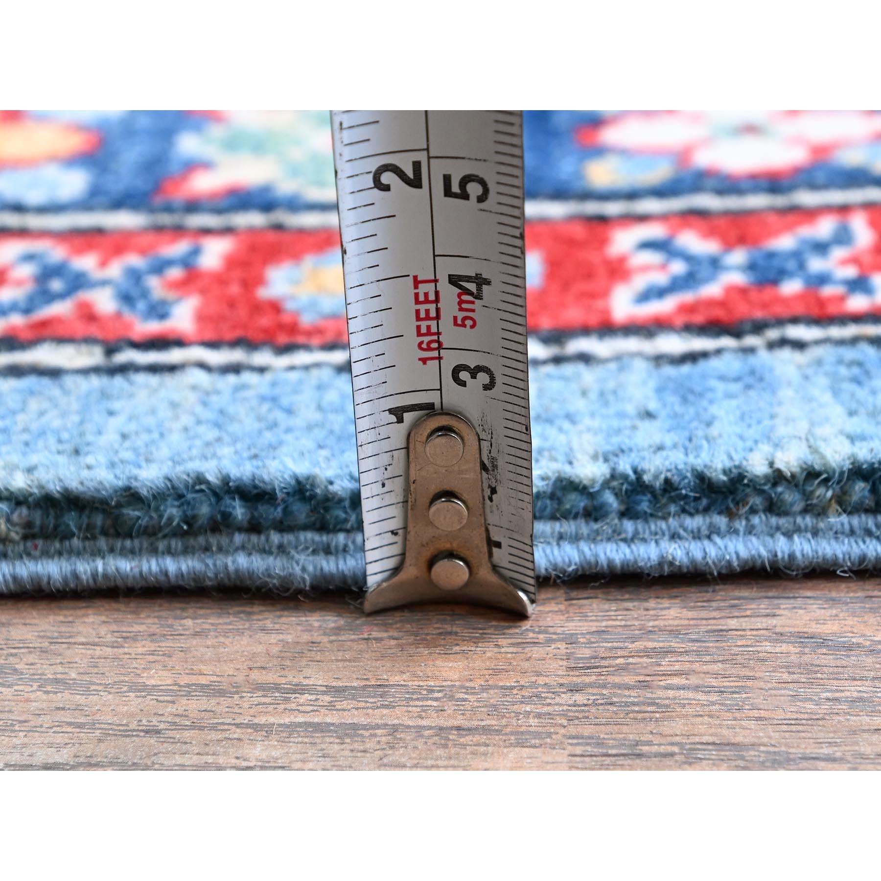 8'x10' Tapis en laine douce noué à la main, bleu Kazak avec motifs de médaillons tribaux 3