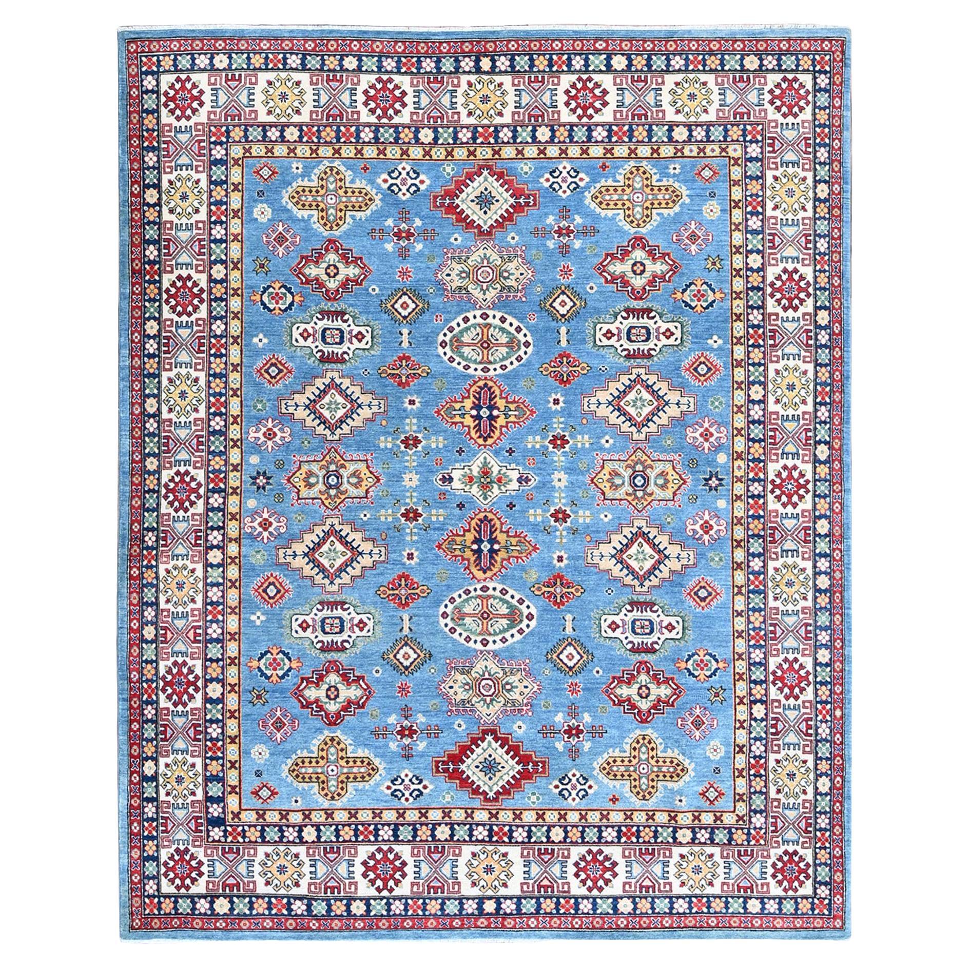 8'x10' Tapis en laine douce noué à la main, bleu Kazak avec motifs de médaillons tribaux