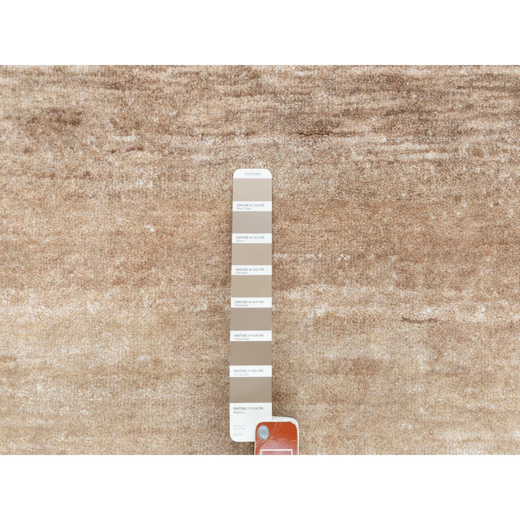Indiano 3'x5' Tappeto in lana e seta annodato a mano dai colori della terra e dal design astratto in vendita
