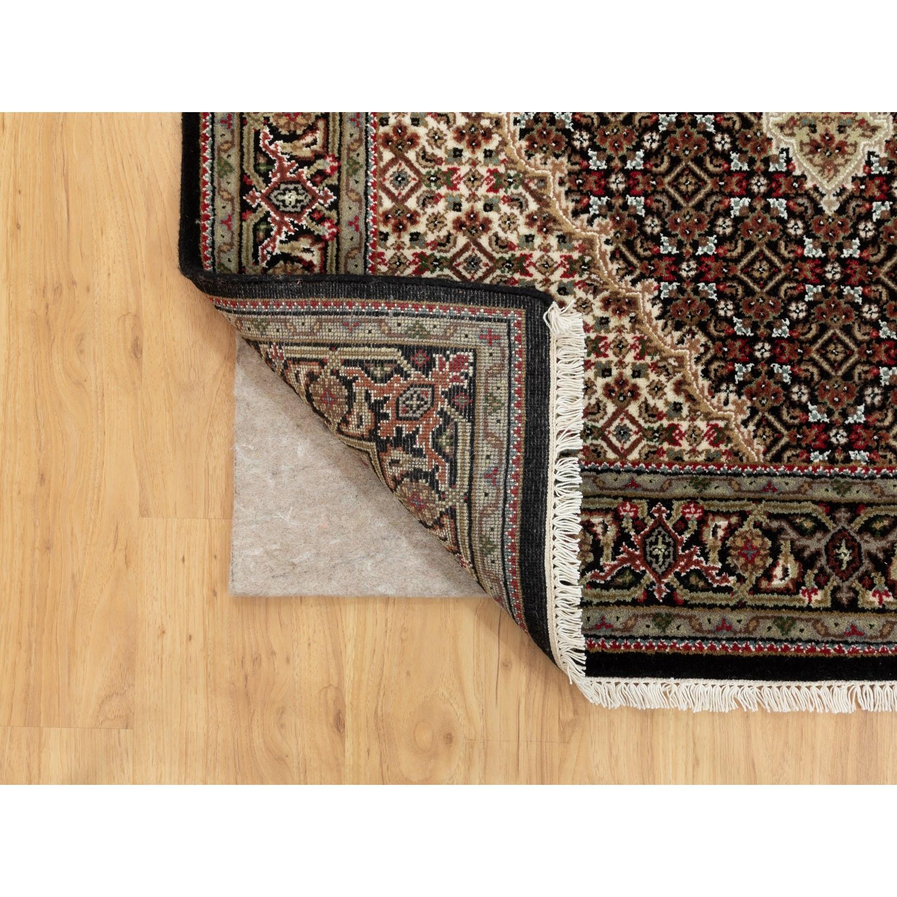 4'x6' Handgeknüpft Wolle Schwarz Fish Design Tabriz Mahi Orientteppich (Indisch) im Angebot