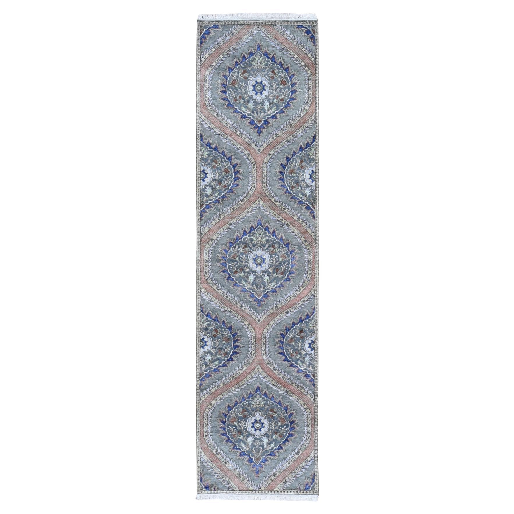 Tappeto Runner 2'6 "x10' in vera seta e lana testurizzata con disegno Mughal annodato a mano
