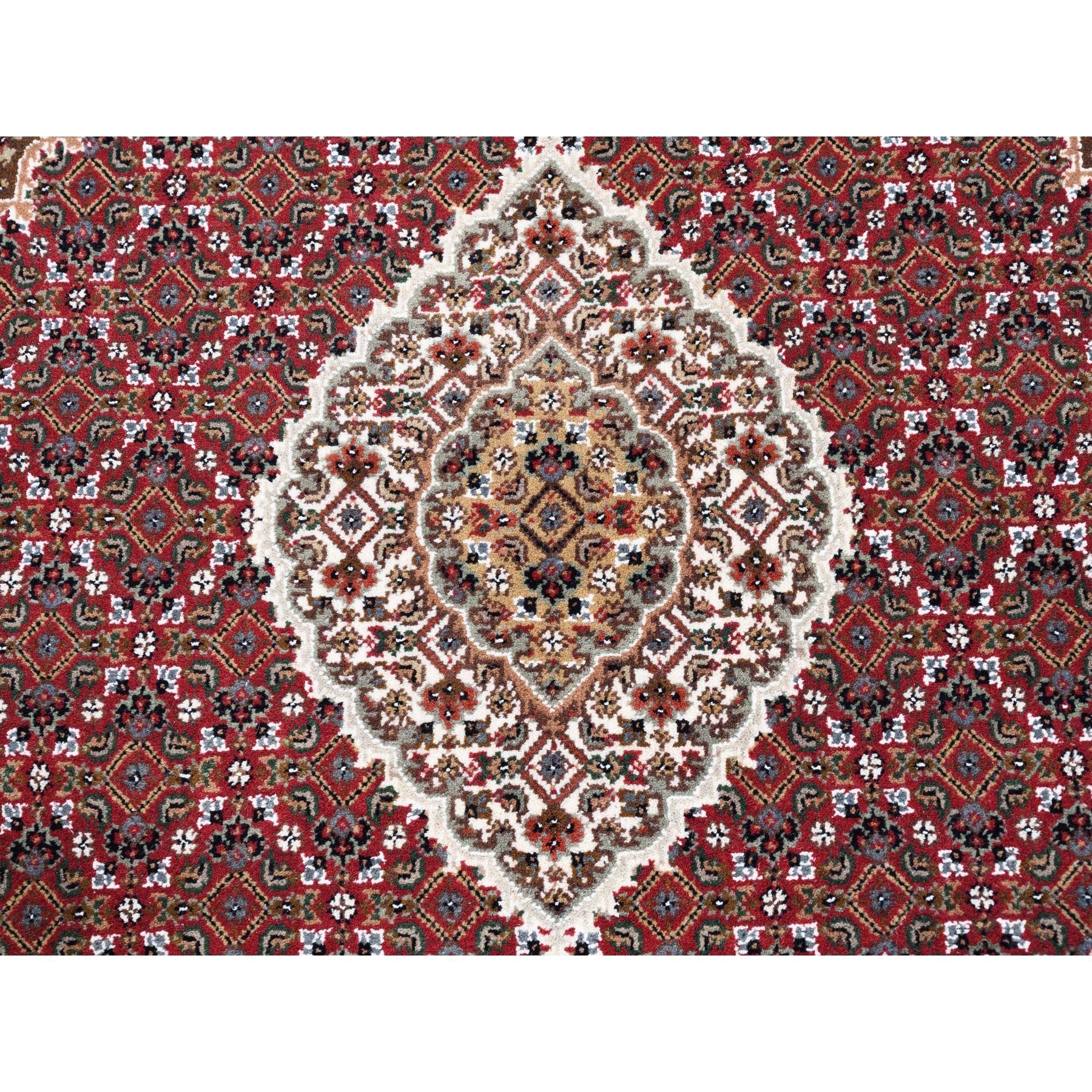5'x5' Handgeknüpft Rot Tabriz Mahi Fish Medaillon Design Wolle Quadratisch Teppich (21. Jahrhundert und zeitgenössisch) im Angebot