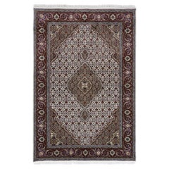 4'1 "x6'2" Elfenbein Tabriz Mahi Wolle und Seide Fisch Medaillon Design Hand geknüpft Teppich