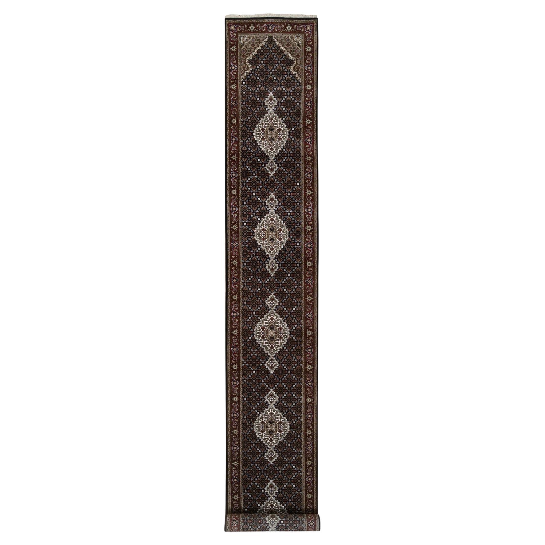 2'5 "x16'10" Rich Black Tabriz Mahi, Handgeknüpft, Wolle XL Läufer Teppich im Angebot