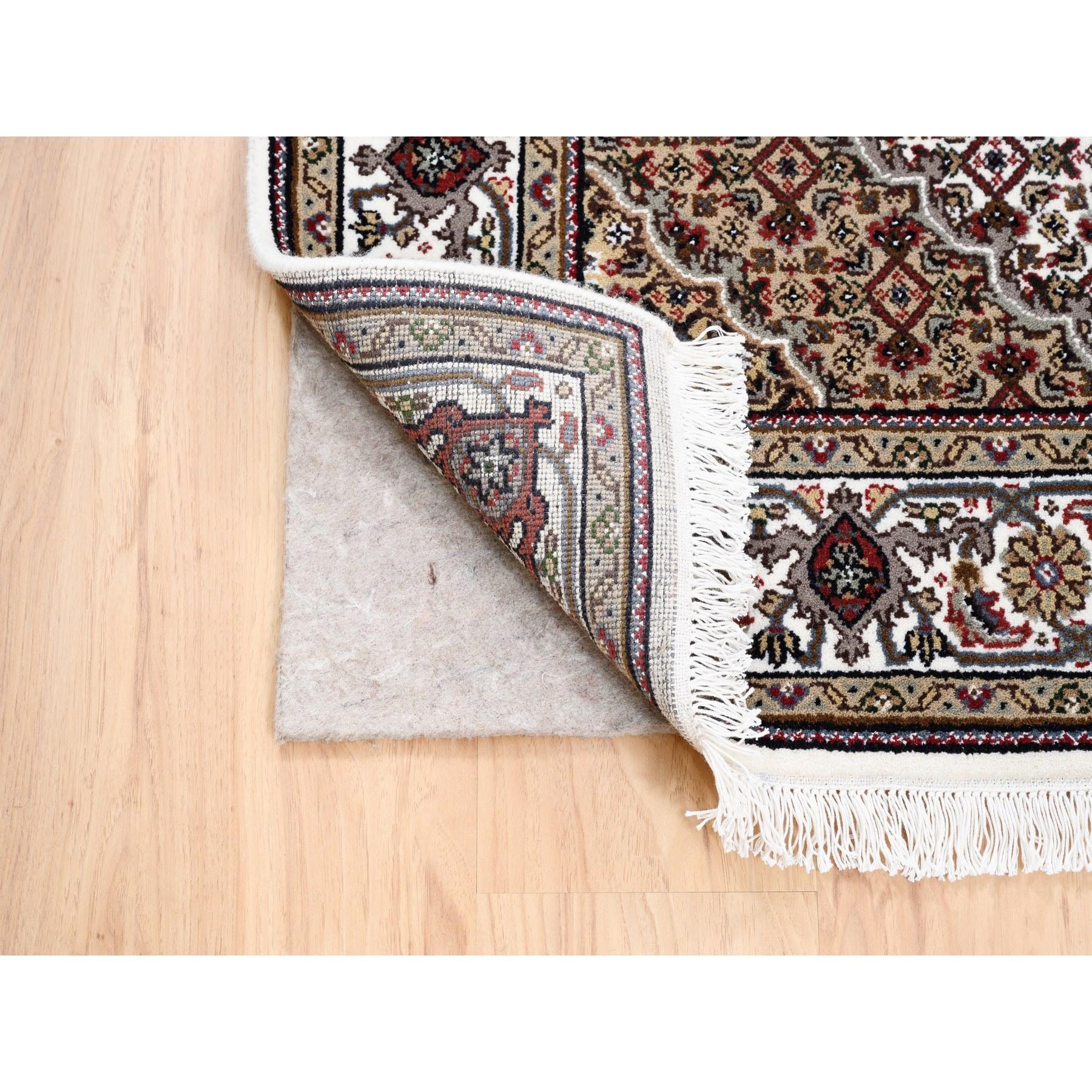 4'x6' Tabriz Mahi Fish Medaillon Design Wolle Hand geknüpft Elfenbein Teppich (Indisch) im Angebot