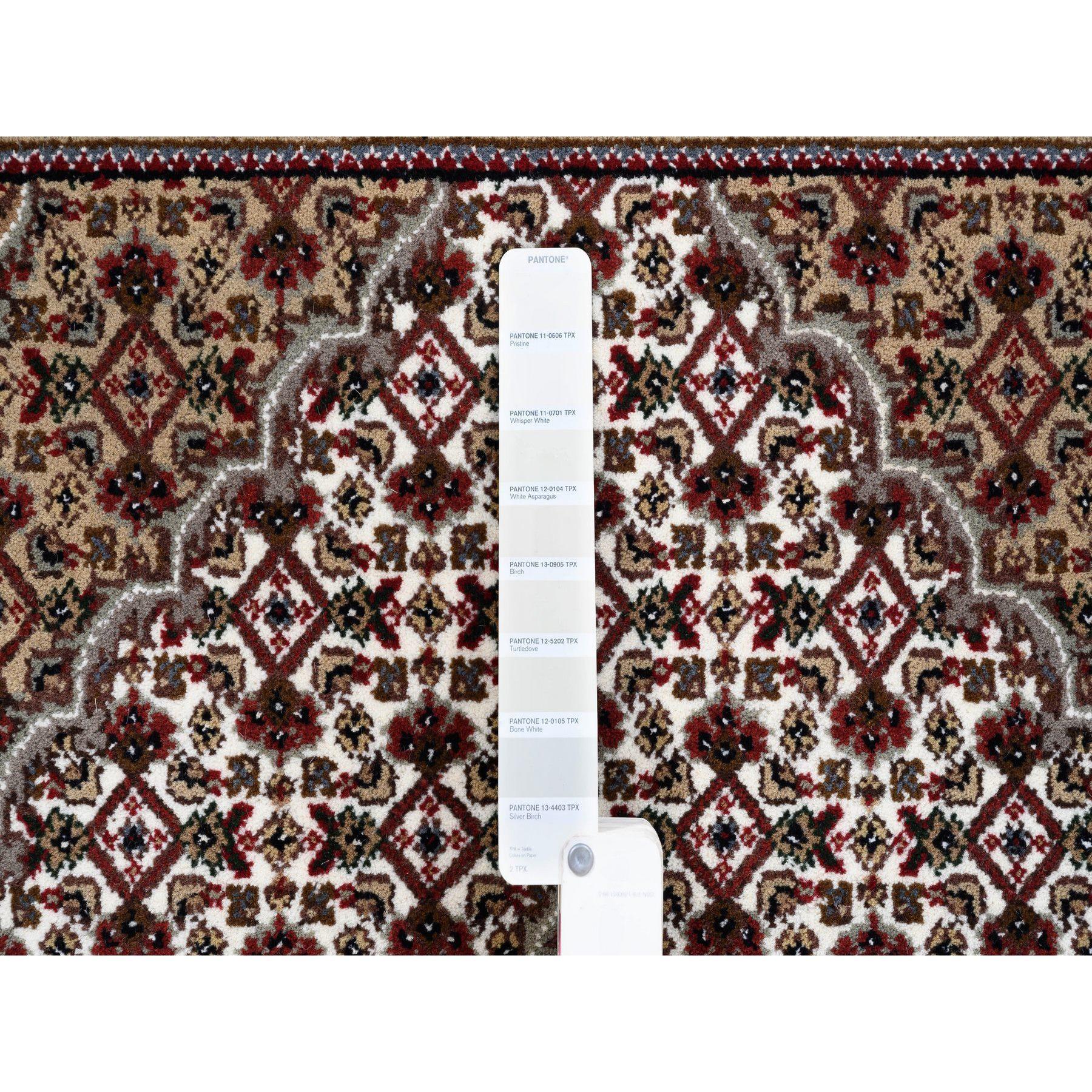 4'x6' Tabriz Mahi Fish Medaillon Design Wolle Hand geknüpft Elfenbein Teppich (Handgeknüpft) im Angebot