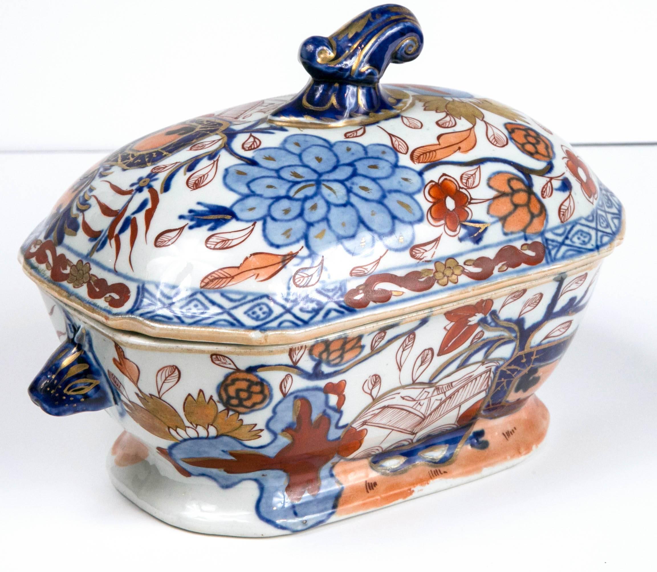 An English ironstone Imari patterned tureen with lid. Hand-painted in rich blue and red/orange decorations.