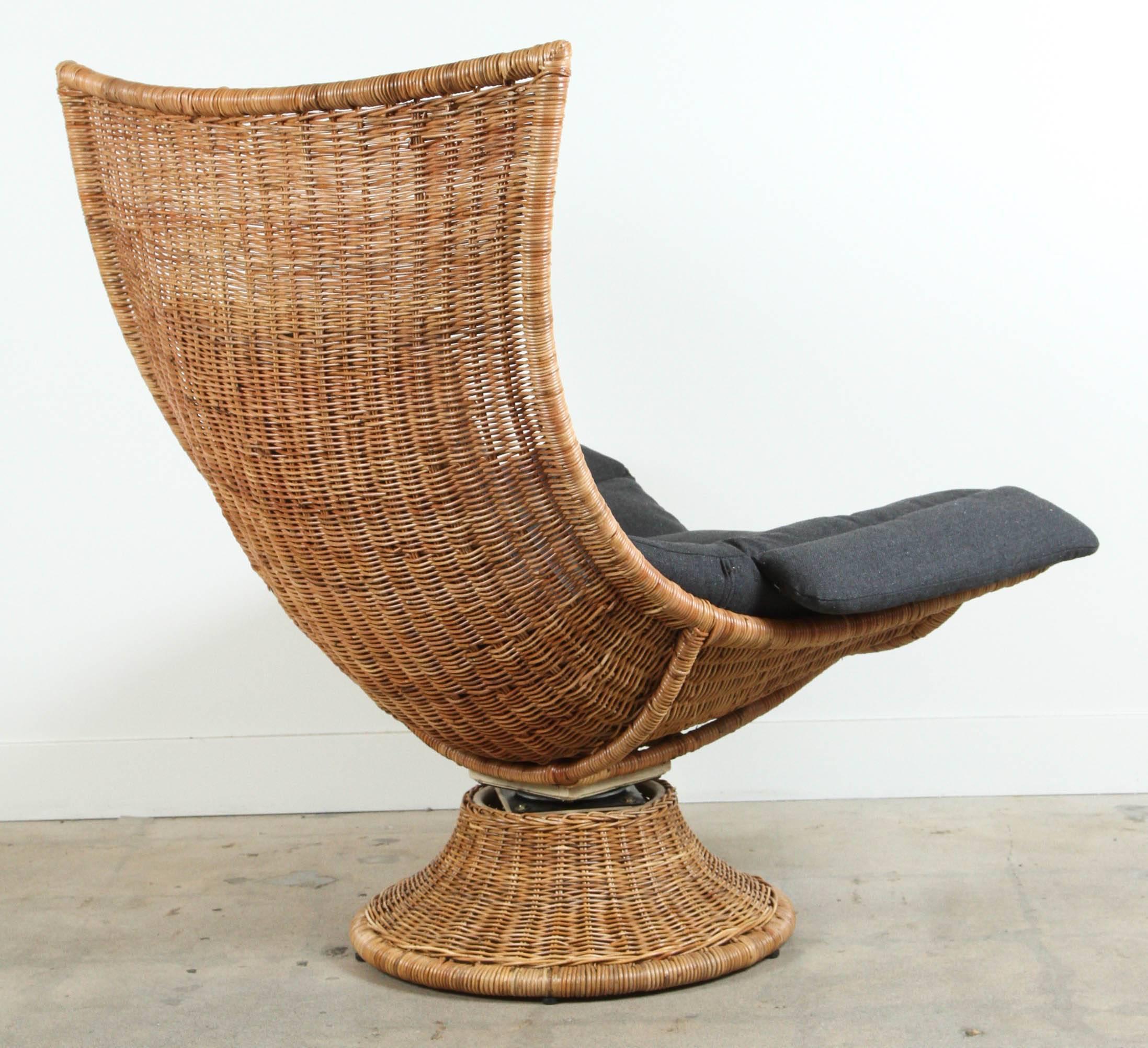 Contemporary Healdsburg Swivel Chair