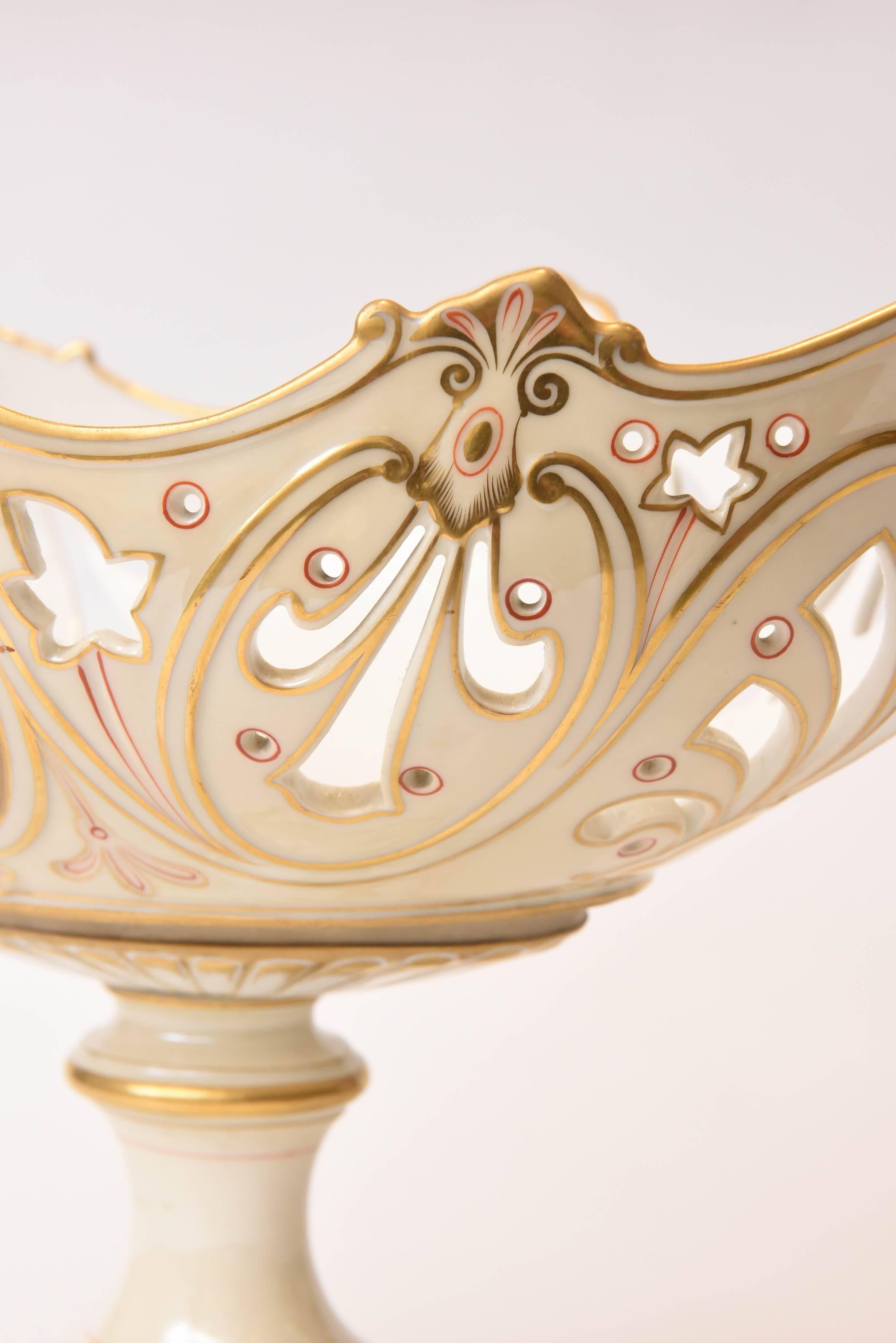 19th Century Old Paris Porcelain Centerpiece, Hand-Painted Florals For Sale 3