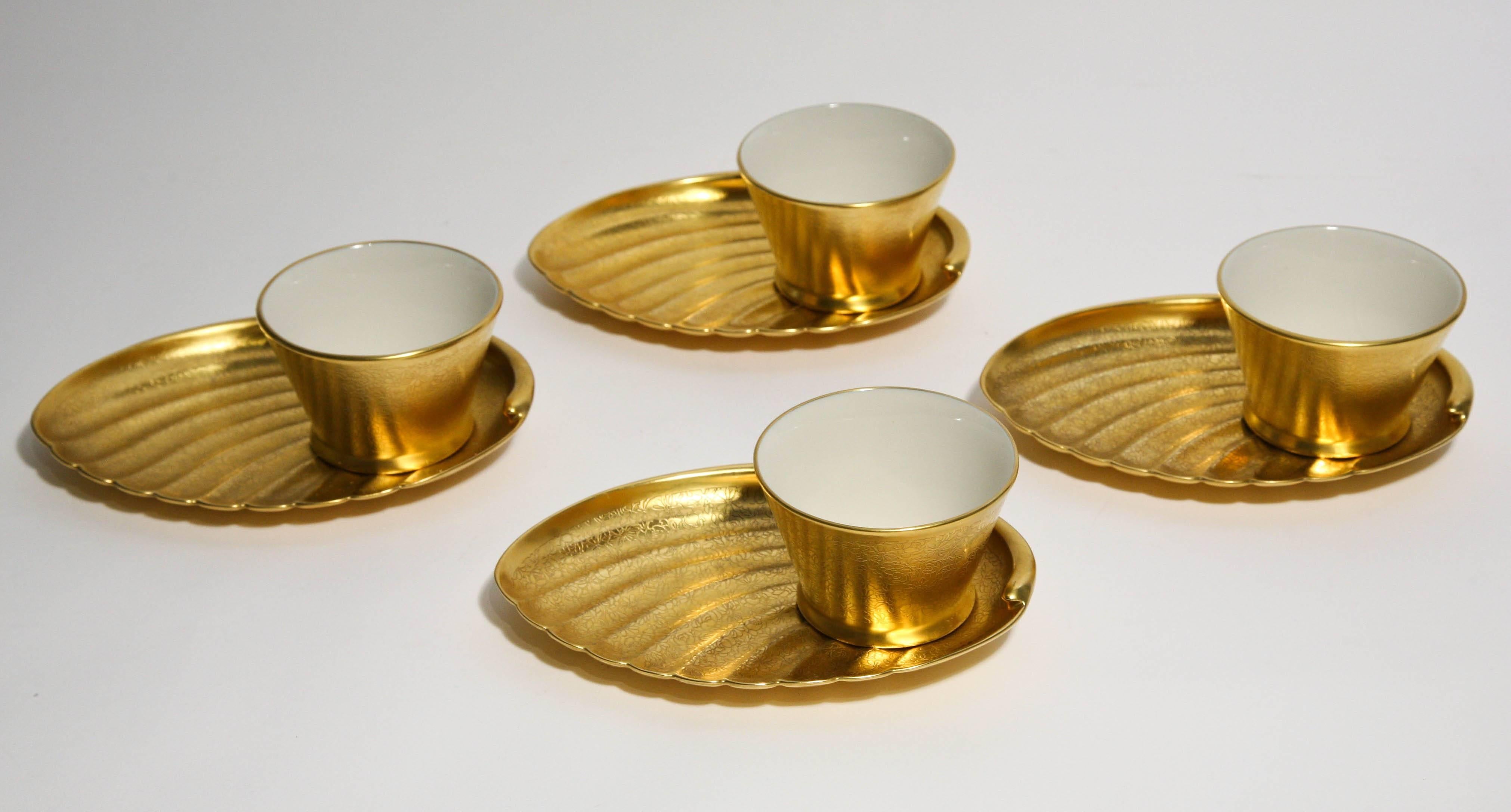 Hand-Crafted 12 Seafood Sets '24 Pieces' All-Over Gold Pickard 12 Shell Plates and 12 Cups