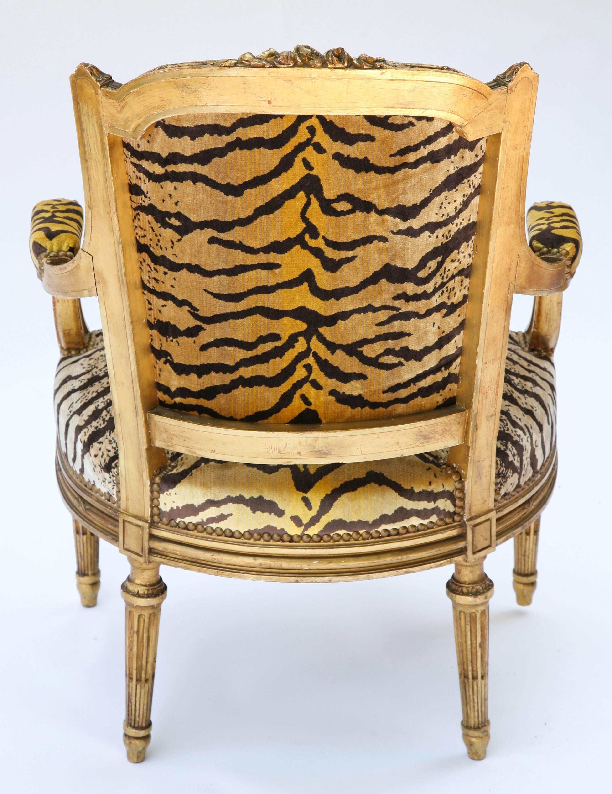 Pair of Guidnon & Fils, Early 19th Century Carved Giltwood Fauteuils 3