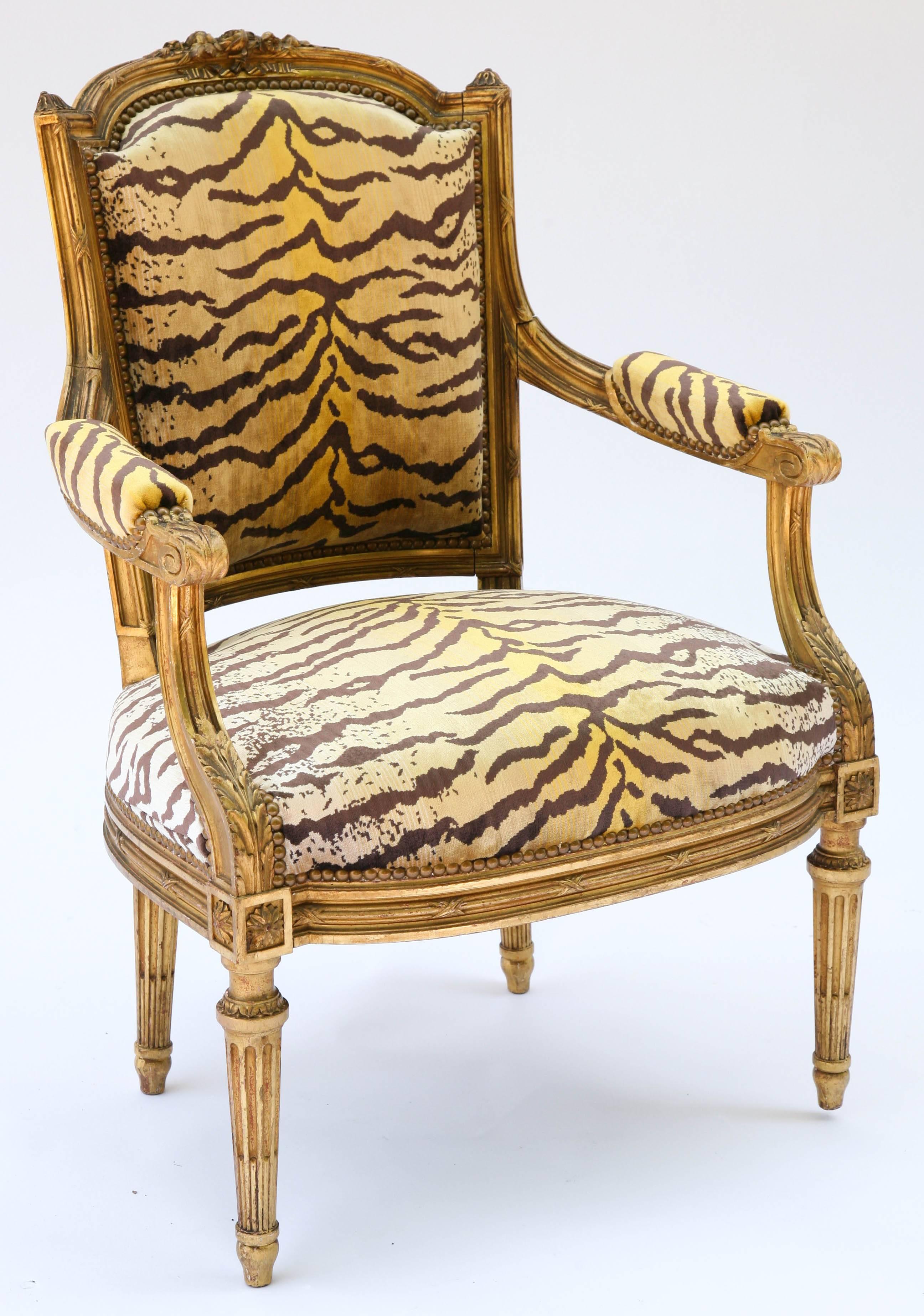 Pair of Guidnon & Fils, Early 19th Century Carved Giltwood Fauteuils 5