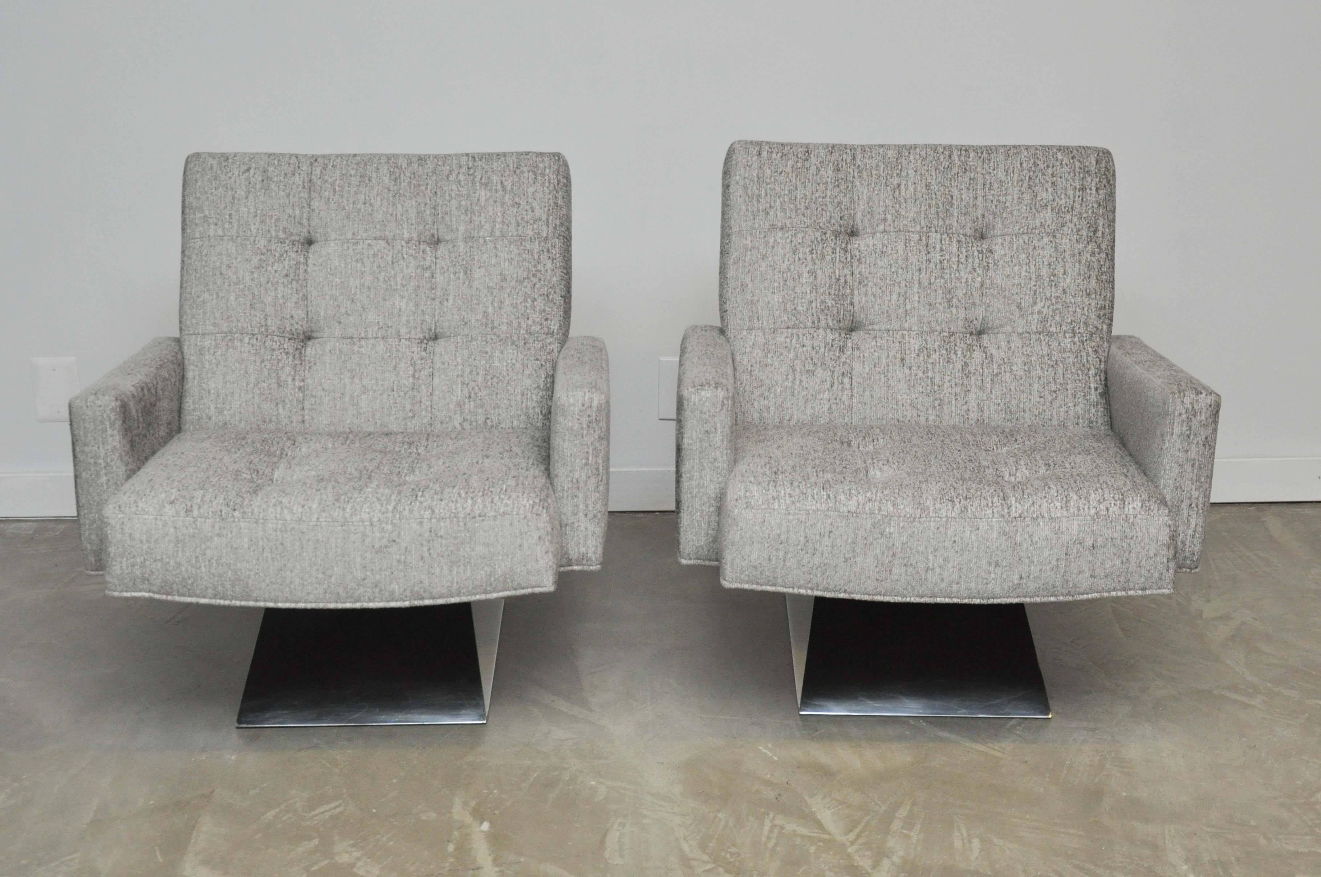 Milo Baughman Cantilever Lounge Chairs In Excellent Condition In Chicago, IL