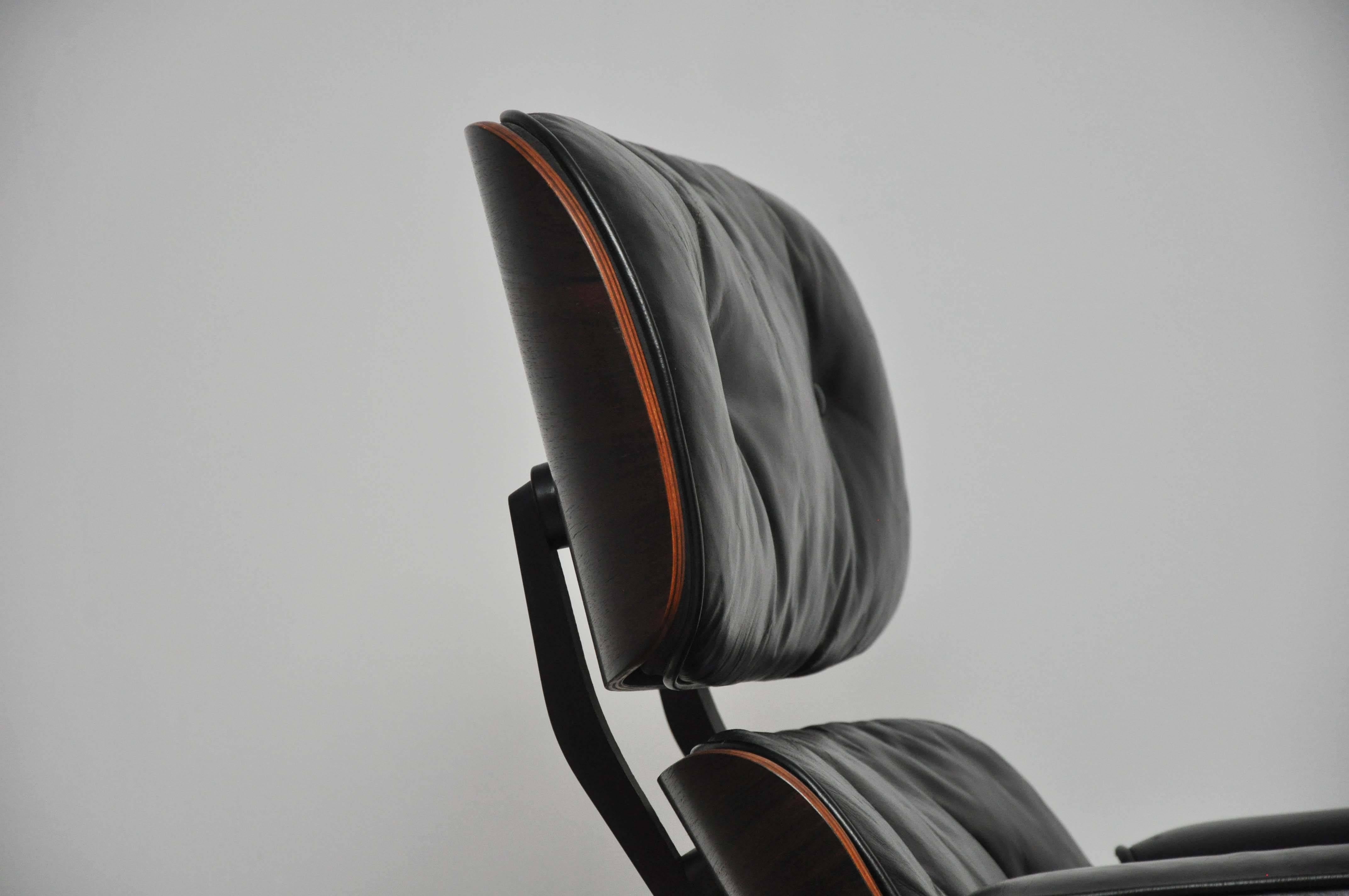 American Early Rosewood Charles Eames Lounge Chair for Herman Miller