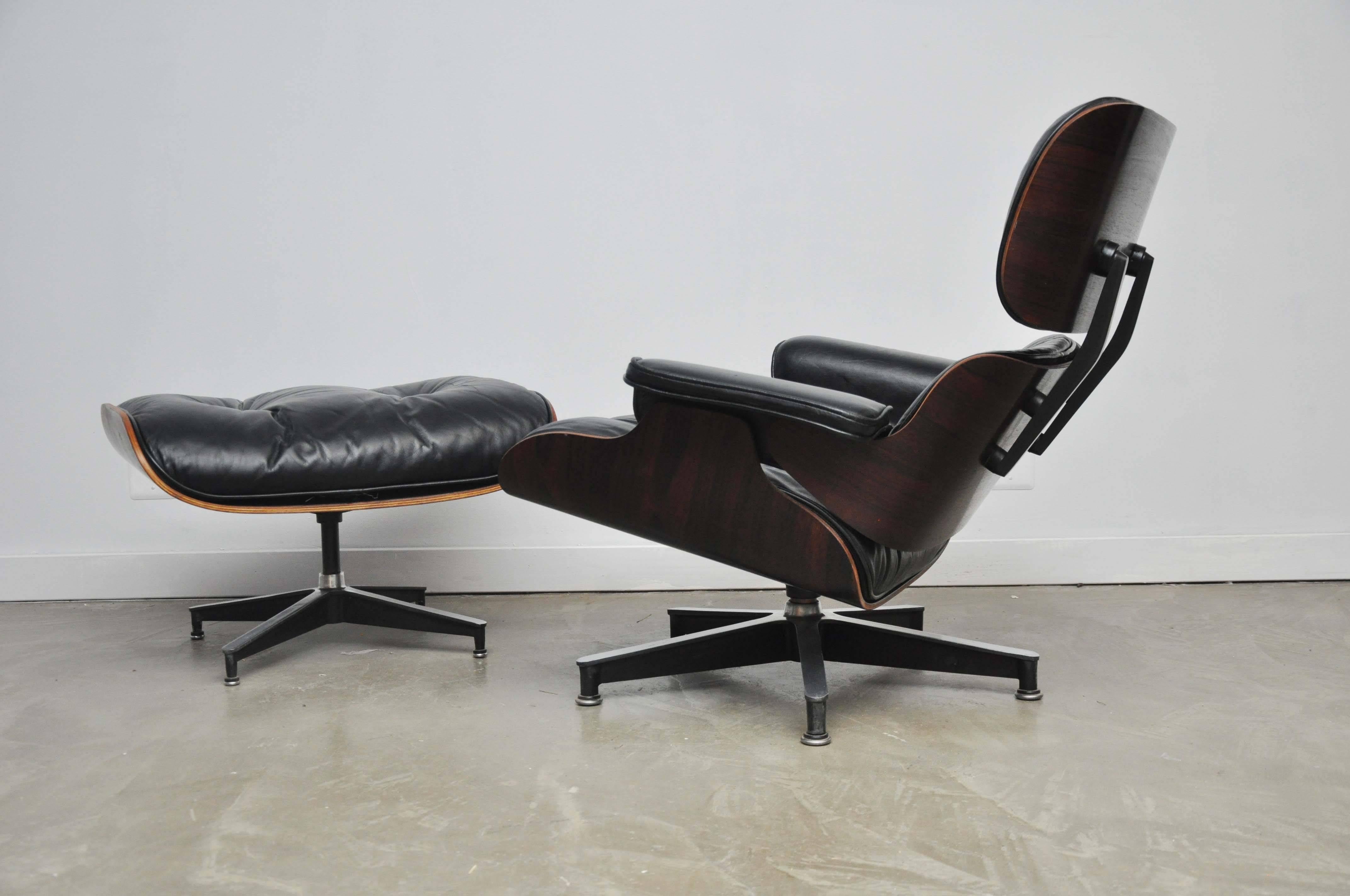 20th Century Early Rosewood Charles Eames Lounge Chair for Herman Miller