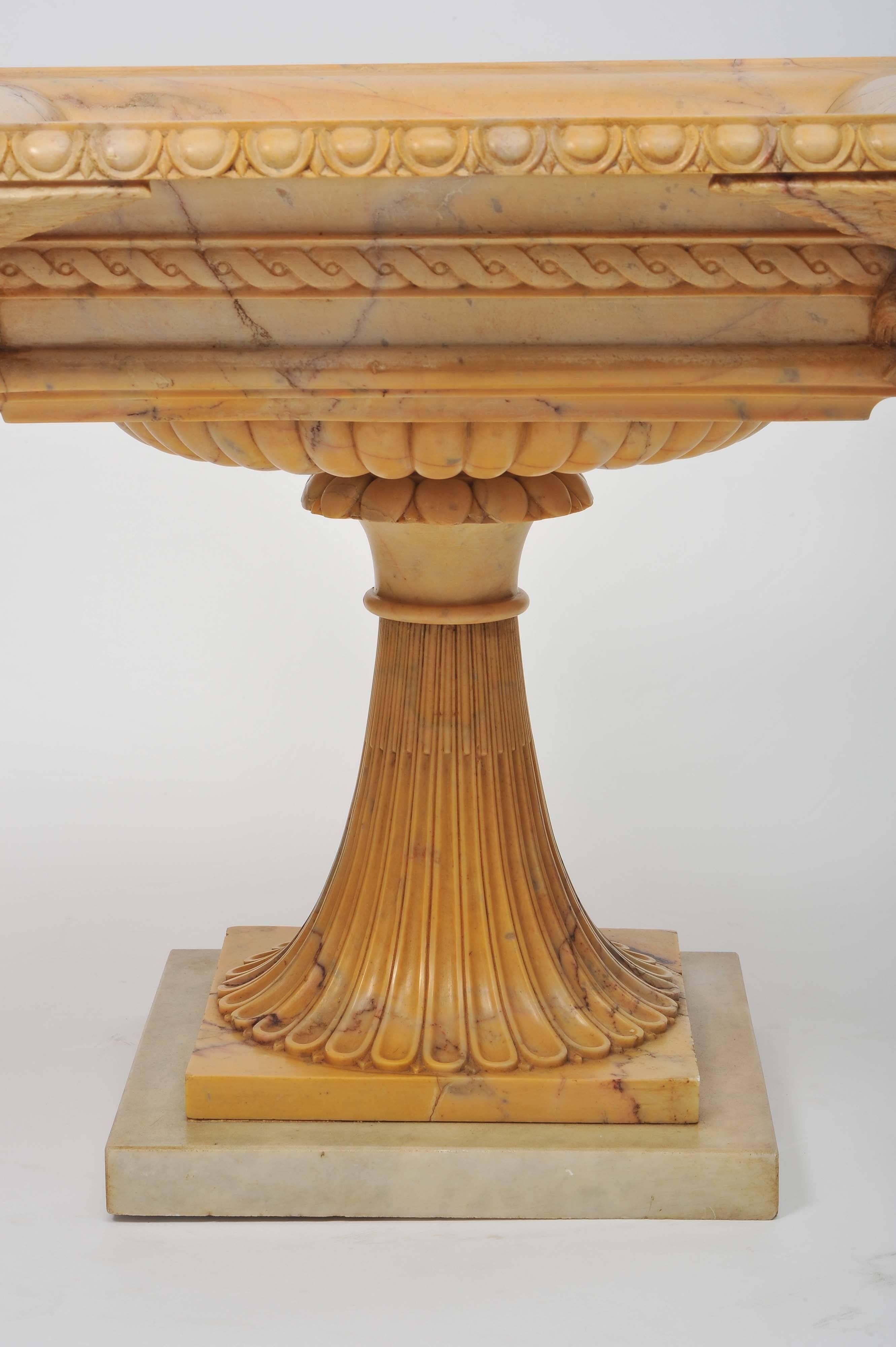 Early 19th Century Grand Tour Tazza in Giallo Antico Marble In Excellent Condition In London, GB