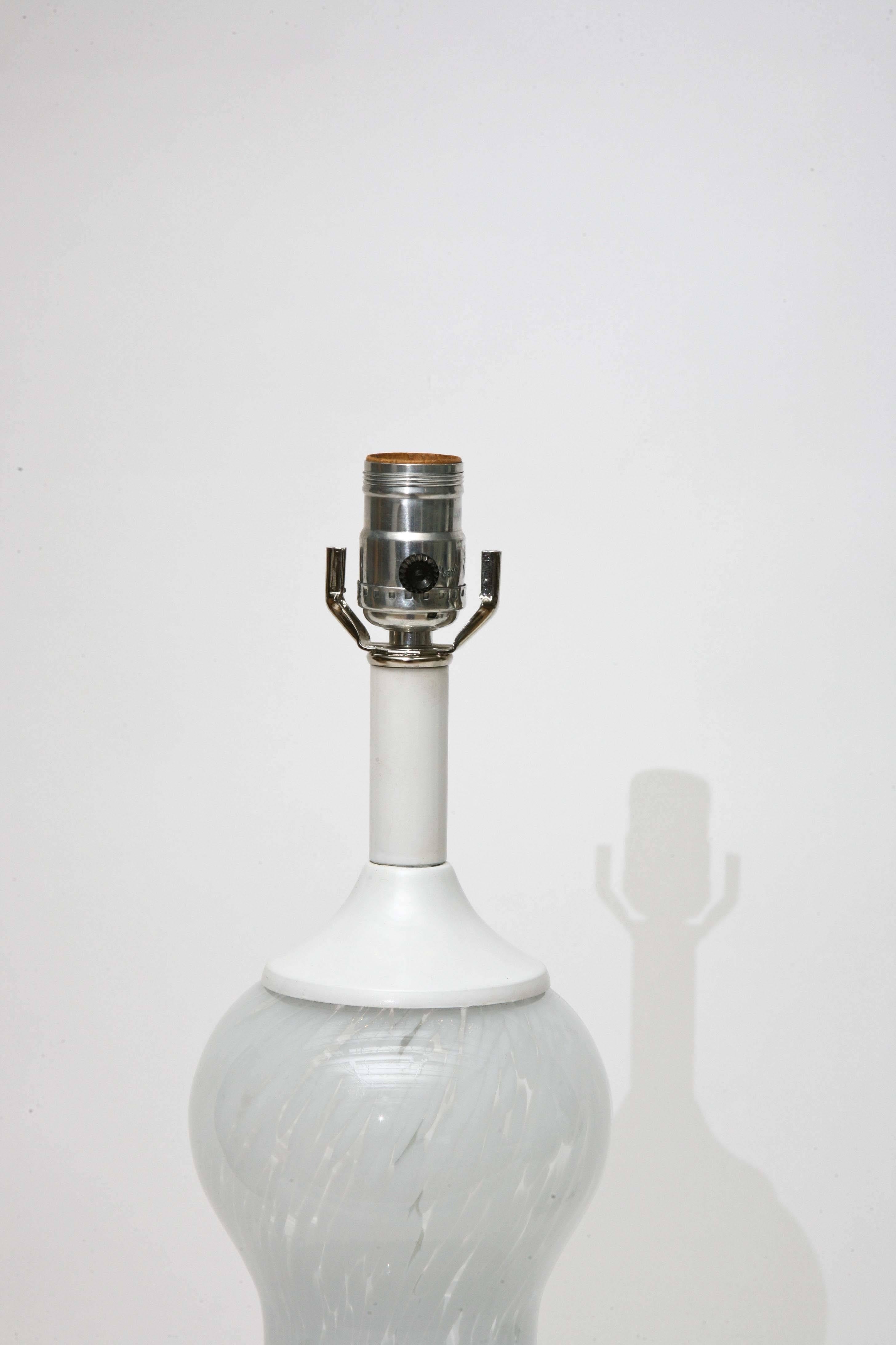 Paire de lampes en verre de Murano soufflé à la main de la fin des années 1960 Bon état - En vente à North Miami, FL