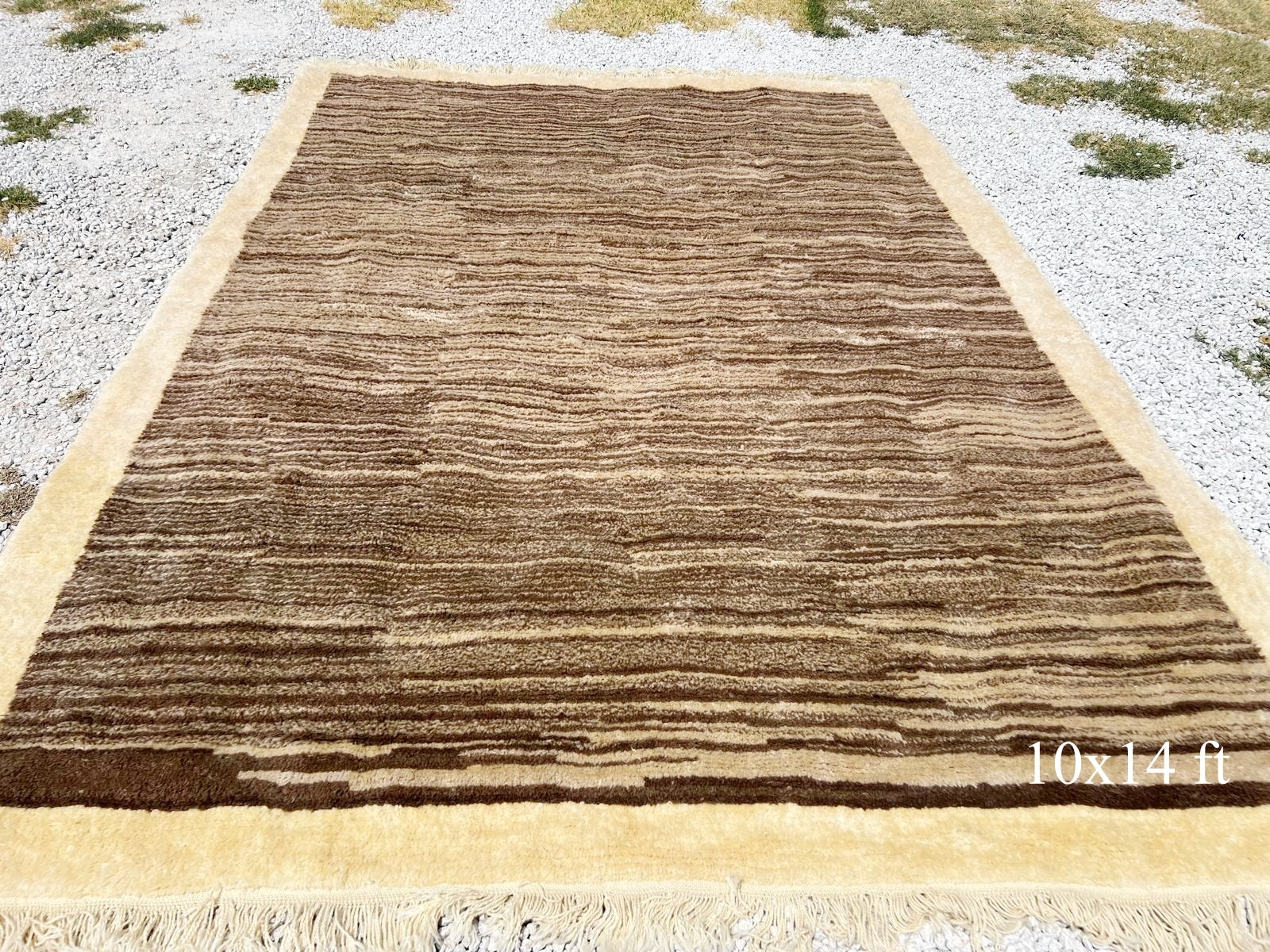 Minimalistischer handgeknüpfter Tulu-Teppich. 100% natürliche Wolle. Marokkanischer Berberteppich