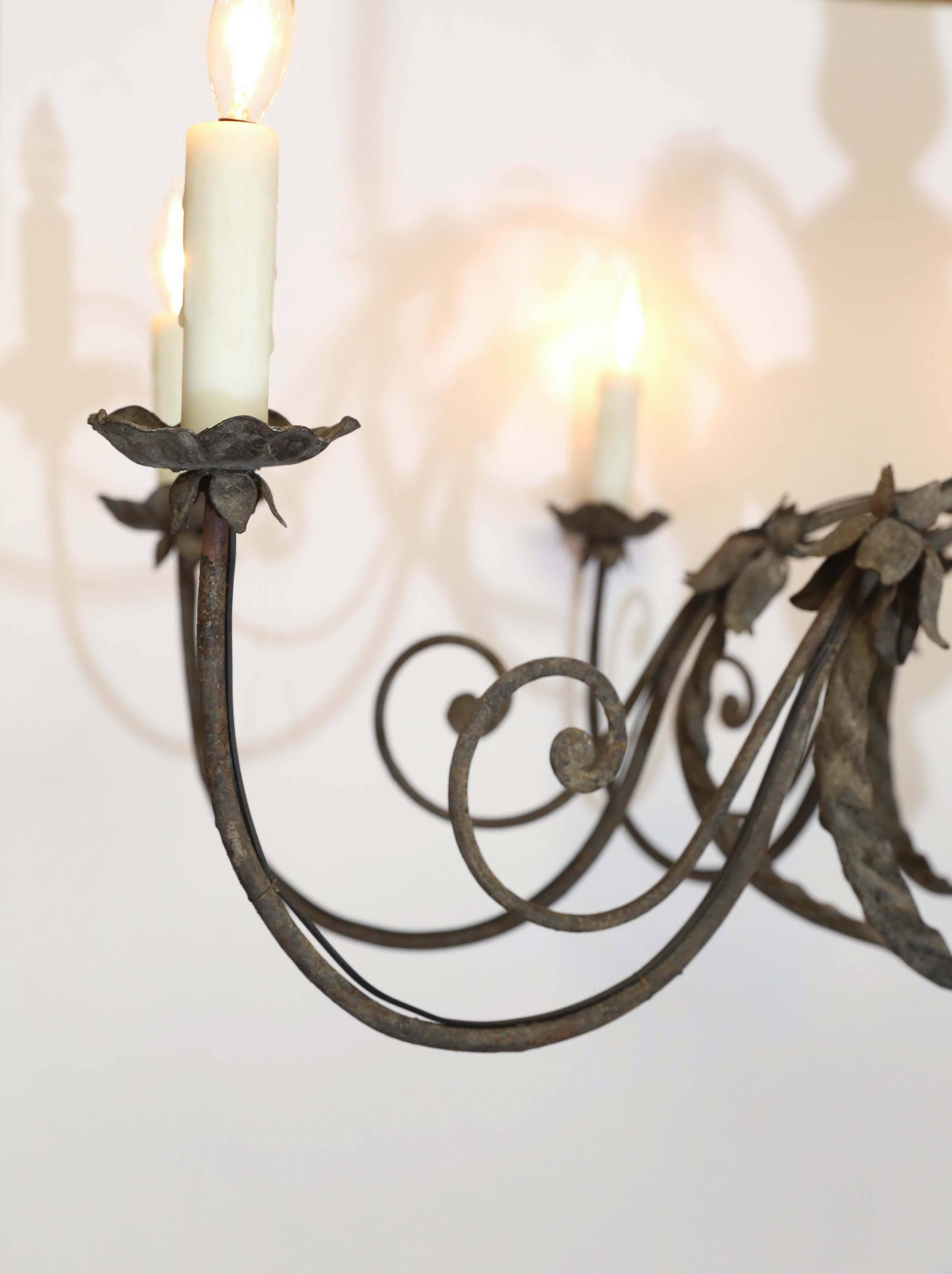 Early 20th Century Italian Gilded and Iron Chandelier