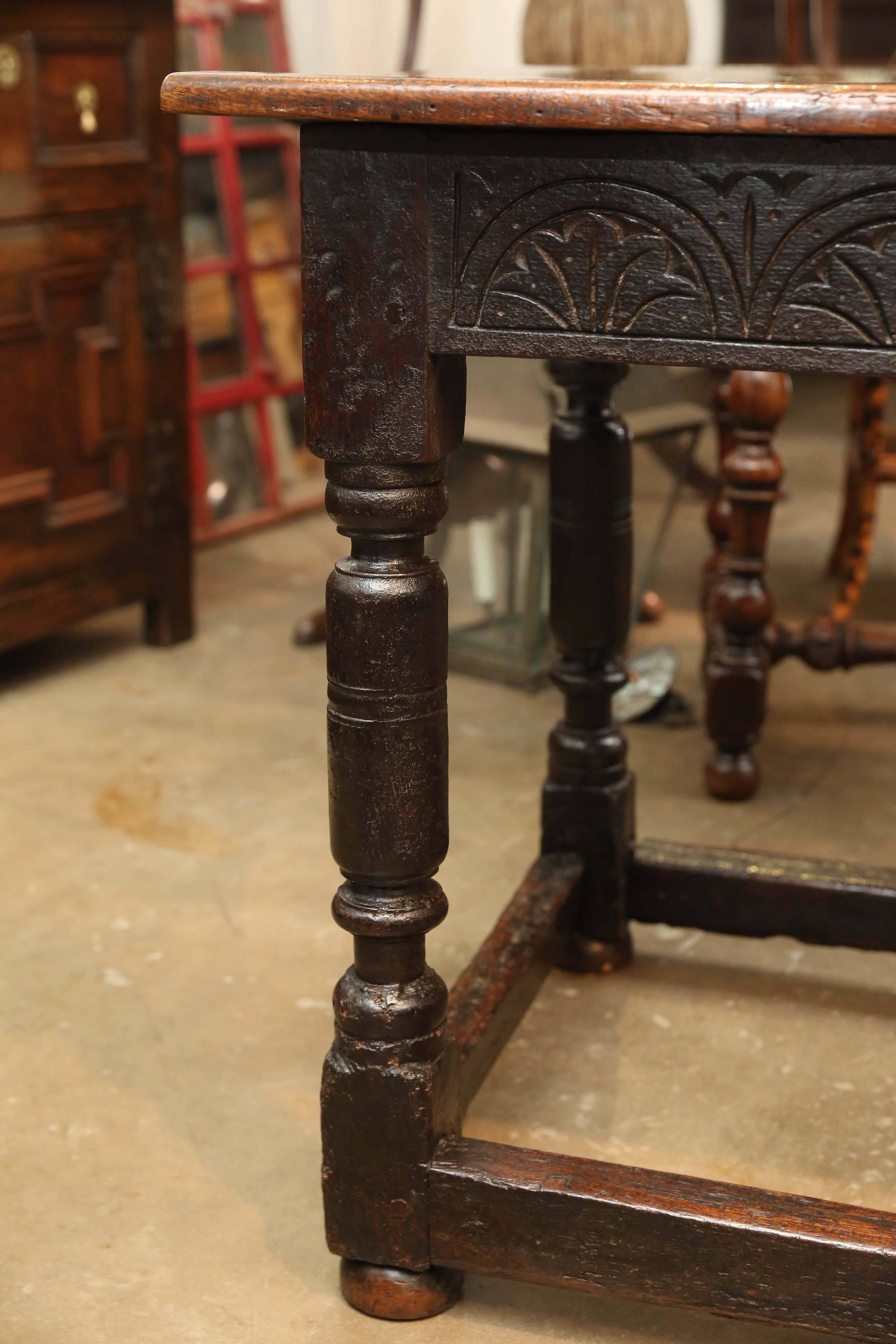 Antiker irischer Eichenholztisch aus dem 17. Jahrhundert (Jakobinisch) im Angebot
