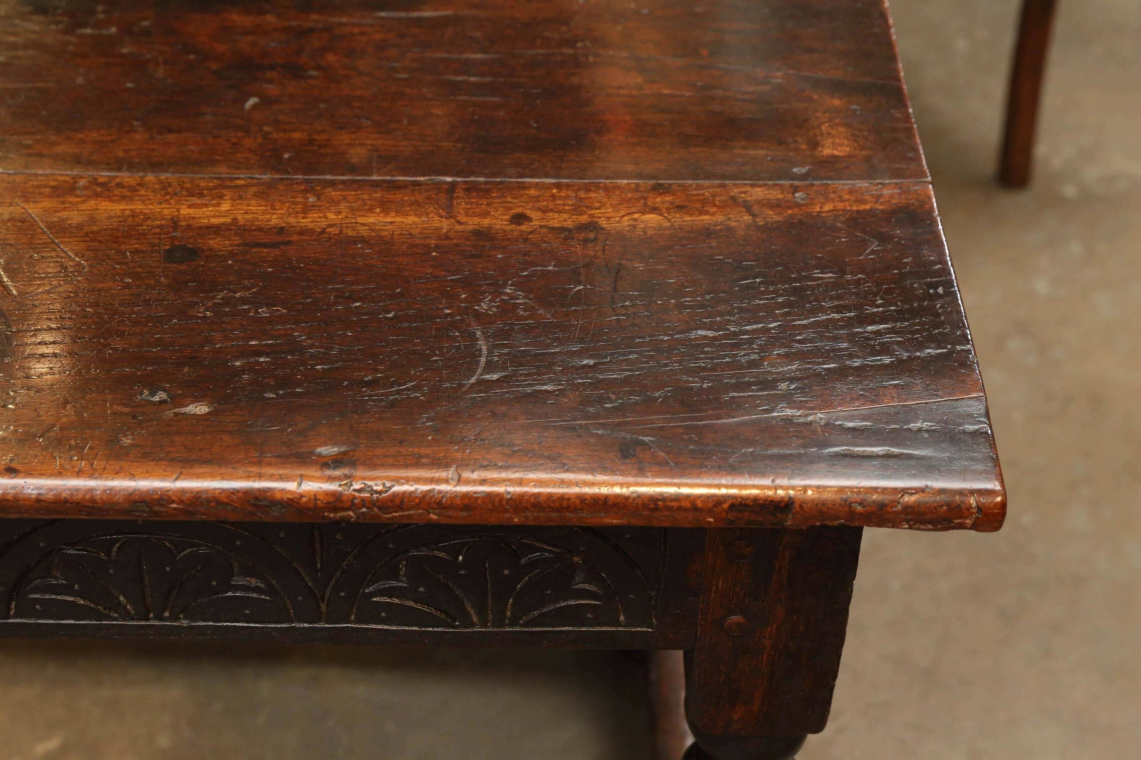 Antiker irischer Eichenholztisch aus dem 17. Jahrhundert im Zustand „Hervorragend“ im Angebot in Houston, TX