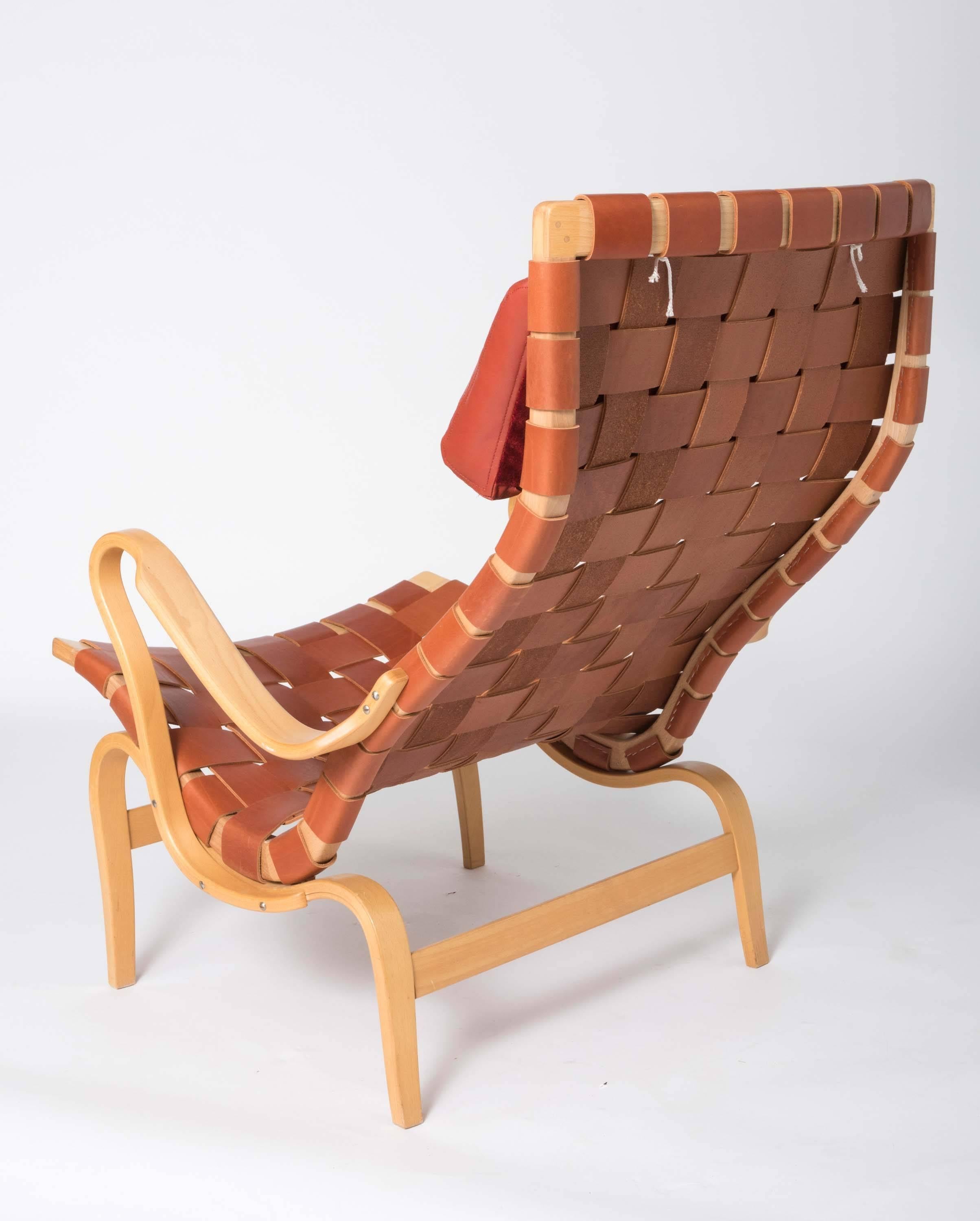 Mid-20th Century Bruno Mathsson pair of birch lounge chairs, Sweden circa 1950