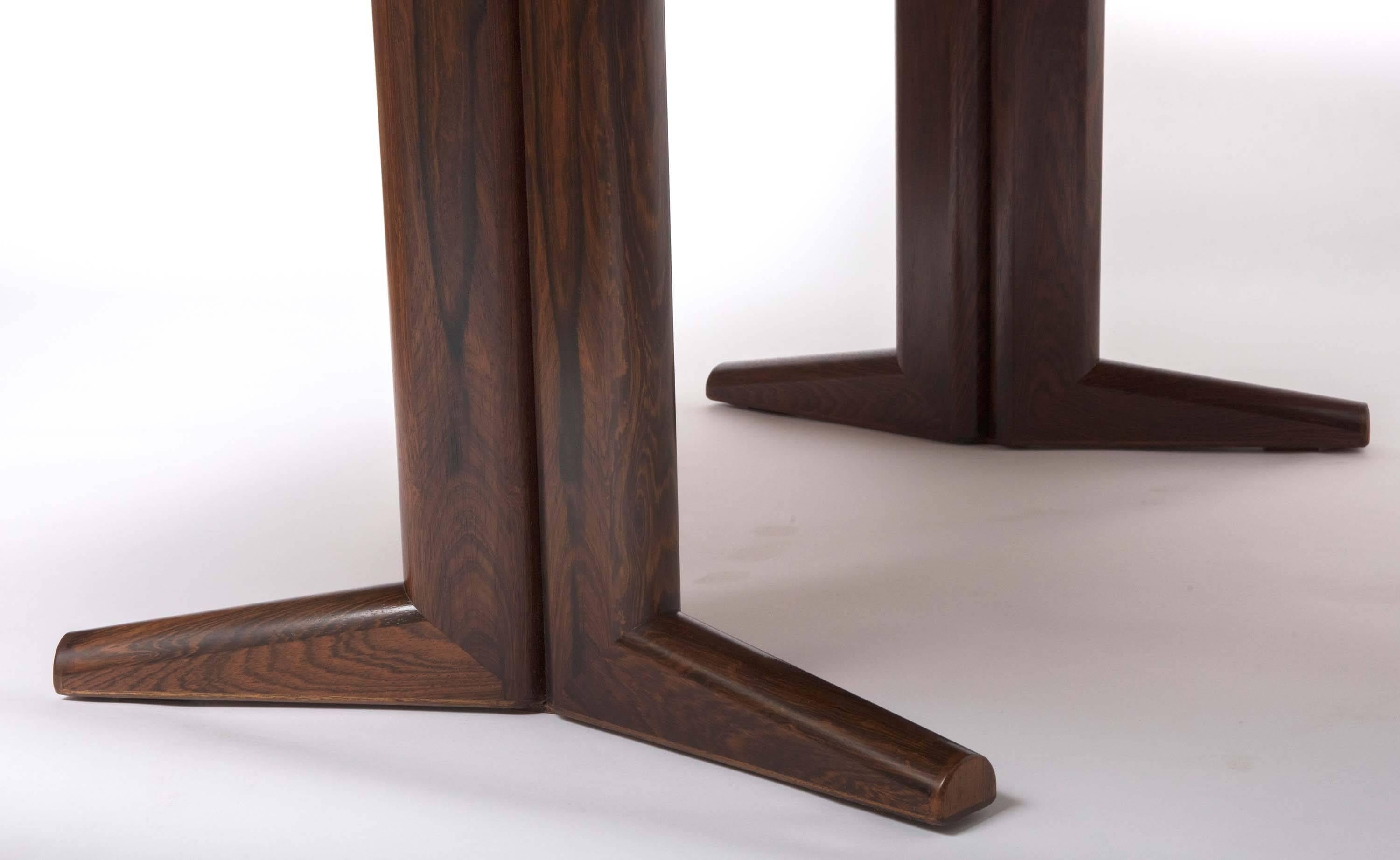 A Gordon Russell rosewood dining table.
Fine veneers.
“Marlow” design,
England, circa 1970.
Measures: 197 cm long x 107 cm wide x 73 cm high (Table extended 297 long).
 