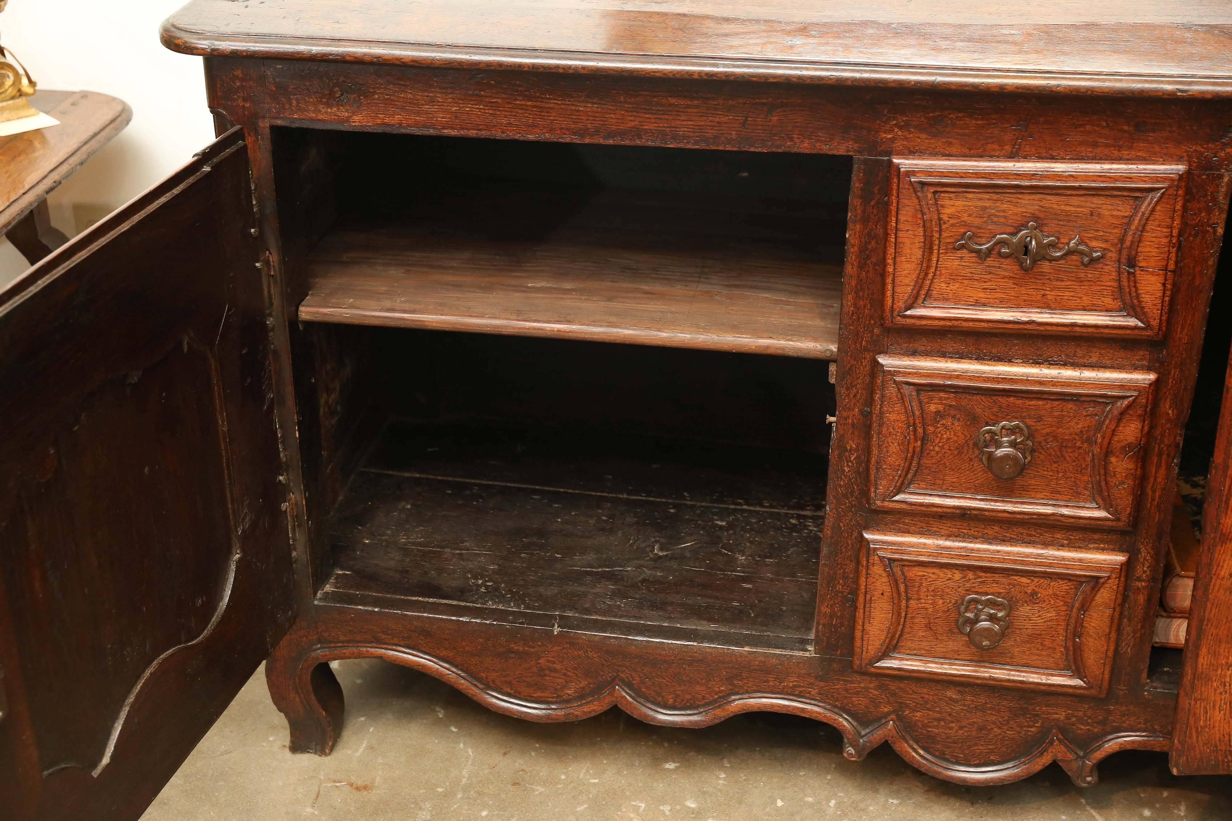 Antique 18th Century Louis XV Oak Buffet For Sale 1