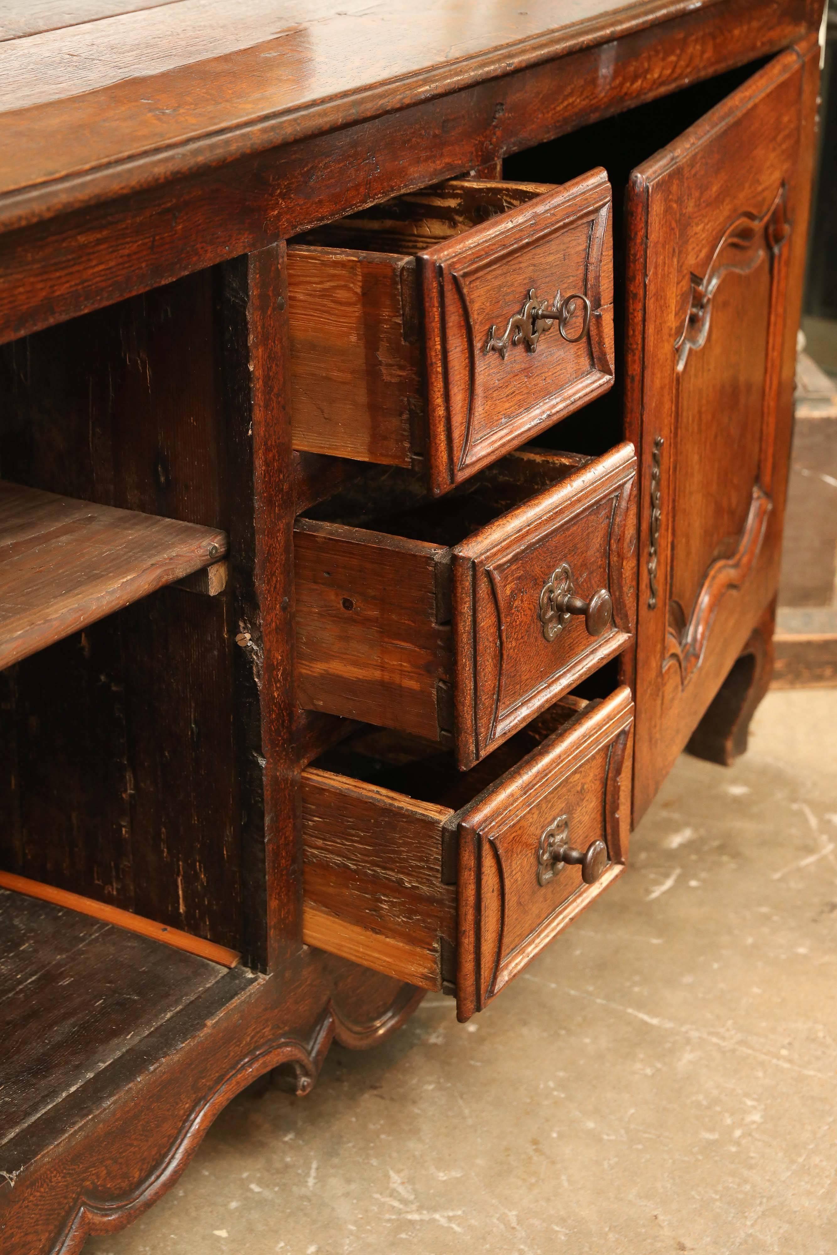 Antique 18th Century Louis XV Oak Buffet For Sale 2