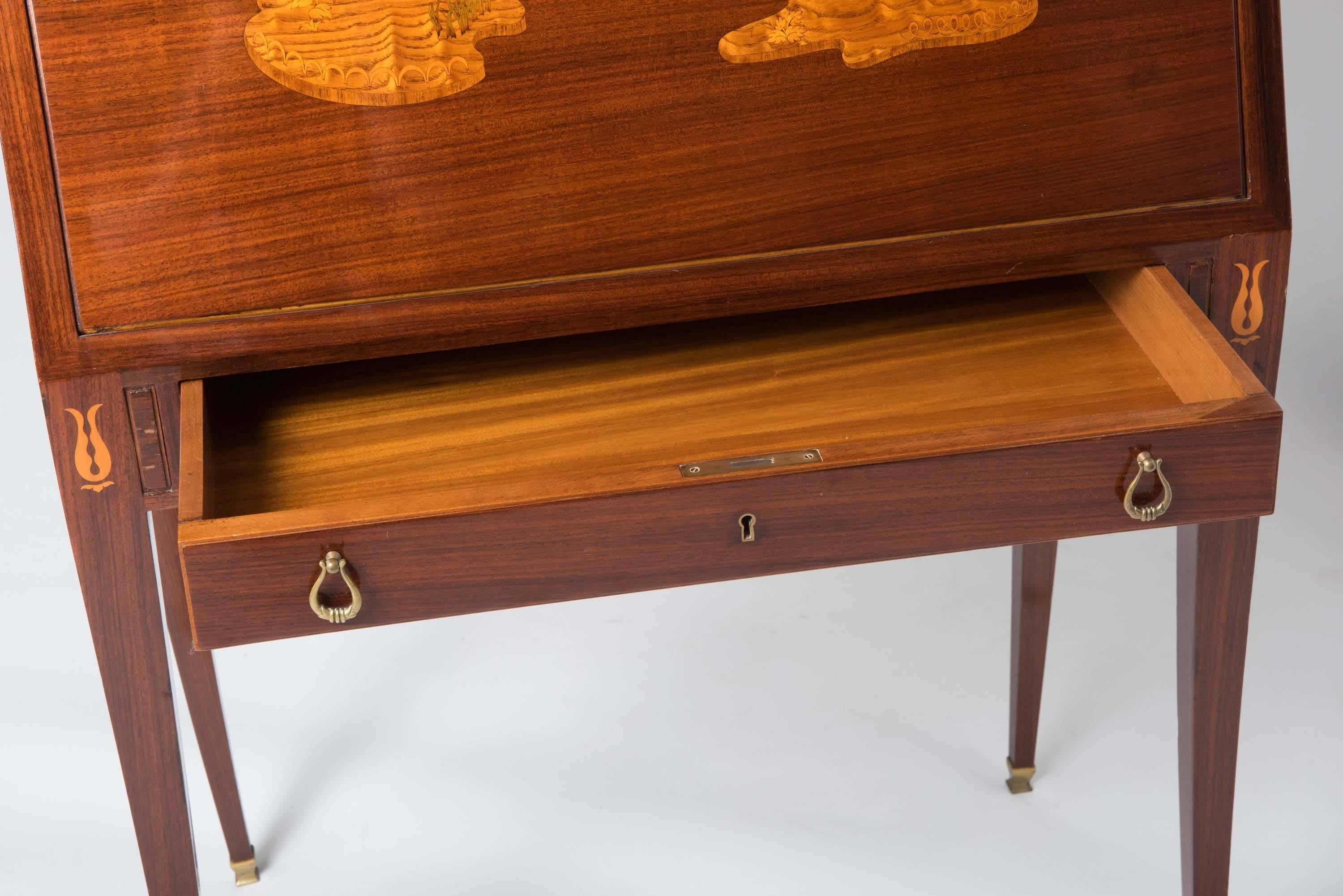 Paolo Buffa mahogany bureau with inlay, Italy circa 1940 In Excellent Condition For Sale In Macclesfield, Cheshire