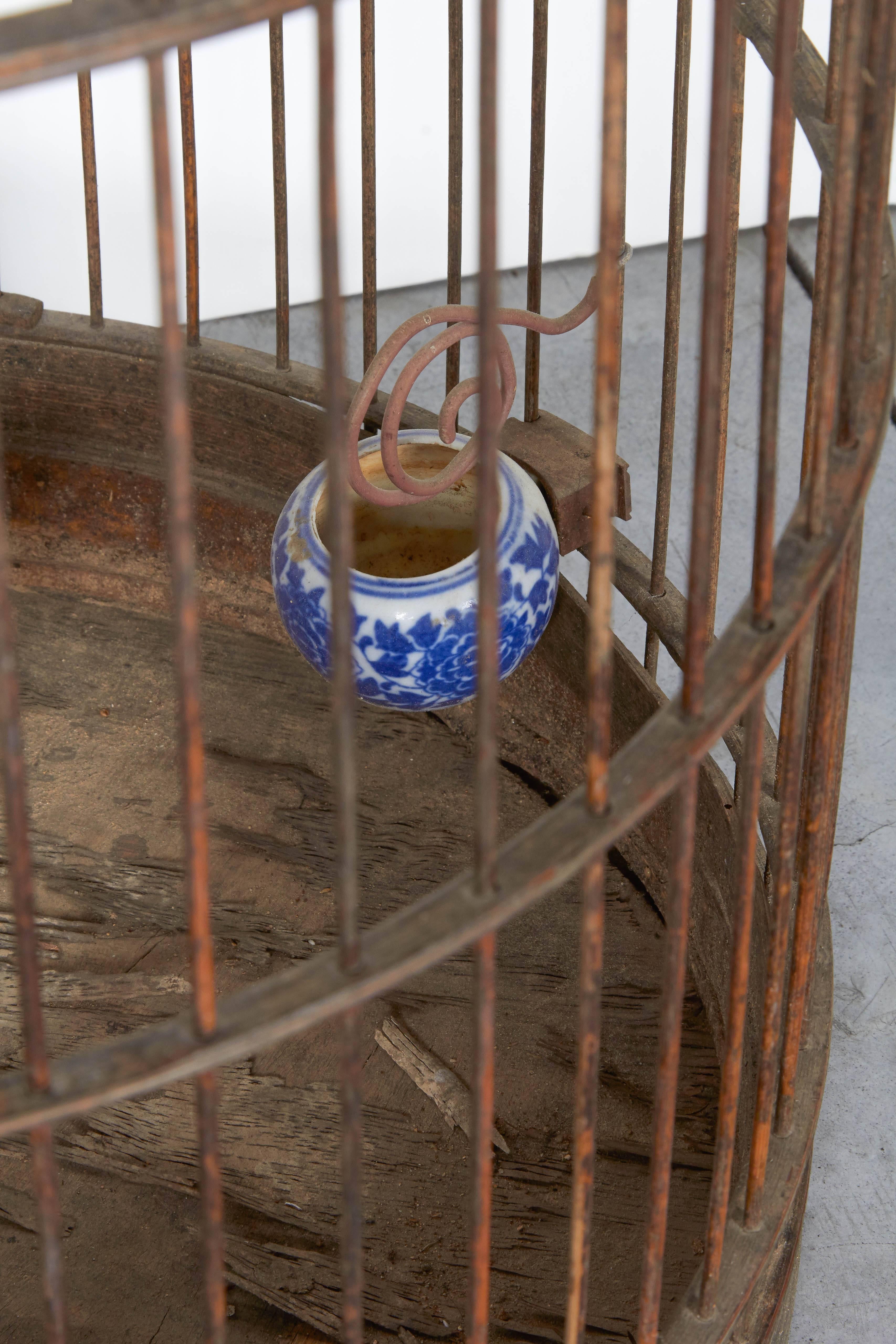 Vintage Chinese Birdcage In Good Condition For Sale In New York, NY