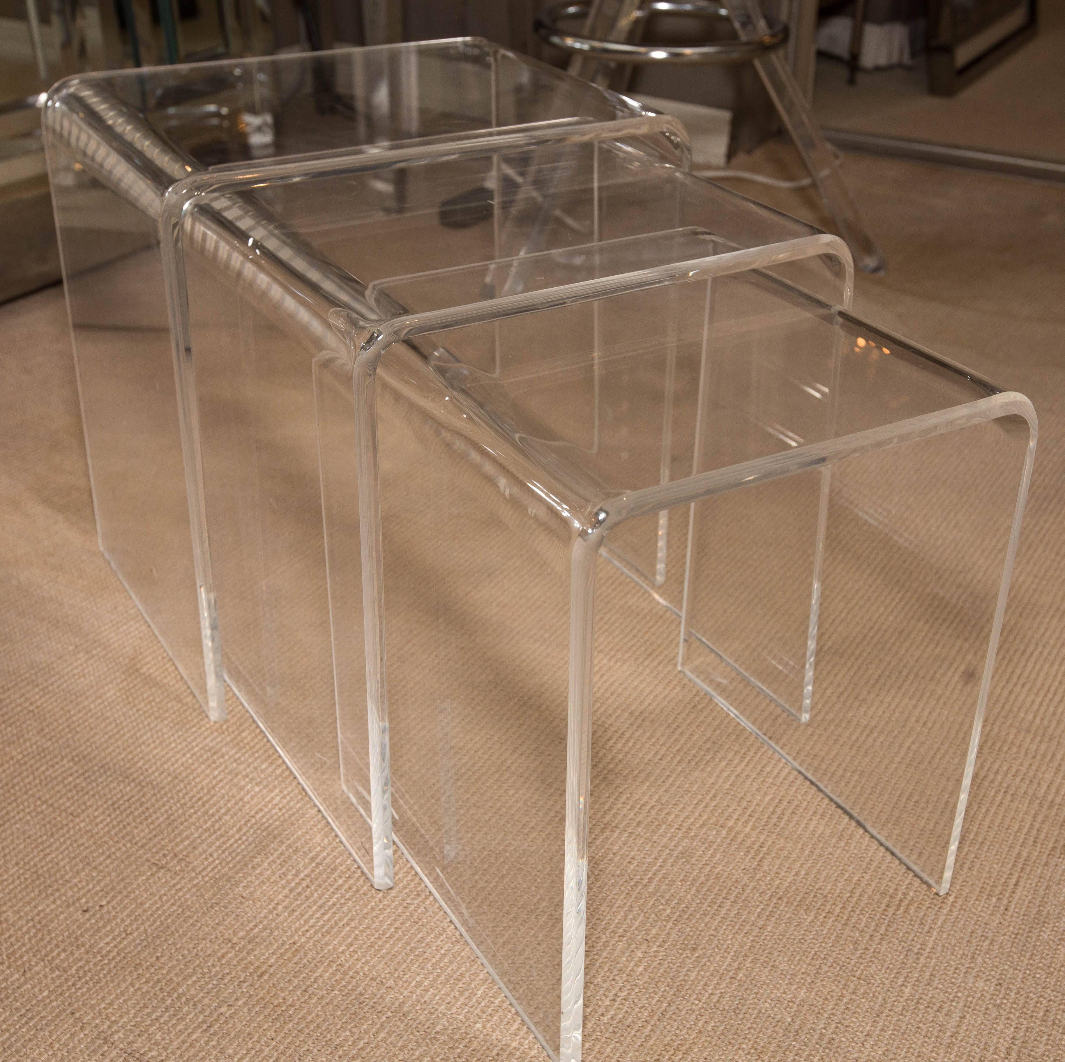 Set of Three Mid-Century Lucite Nesting Tables In Excellent Condition For Sale In Water Mill, NY