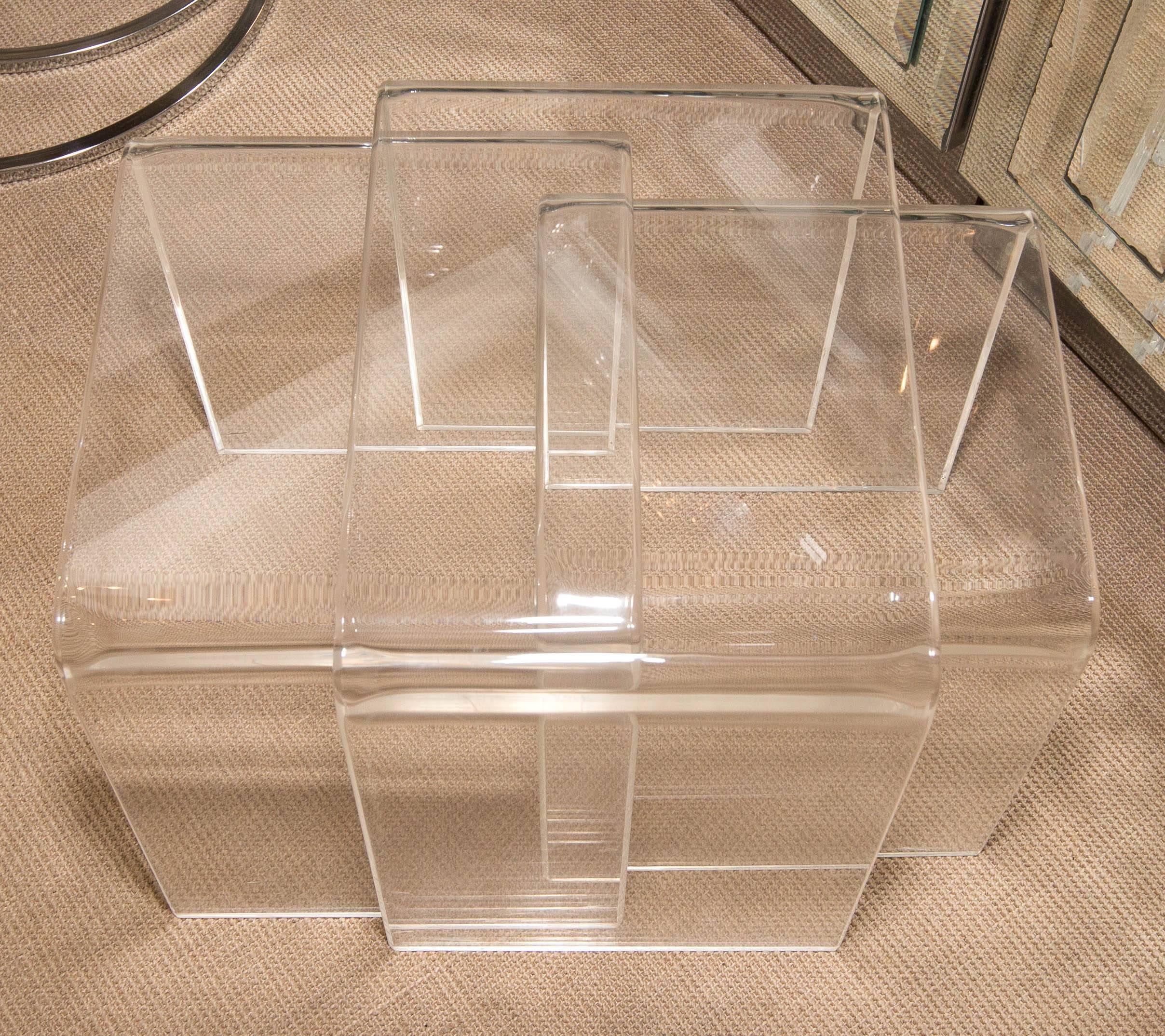 Set of Three Mid-Century Lucite Nesting Tables For Sale 3