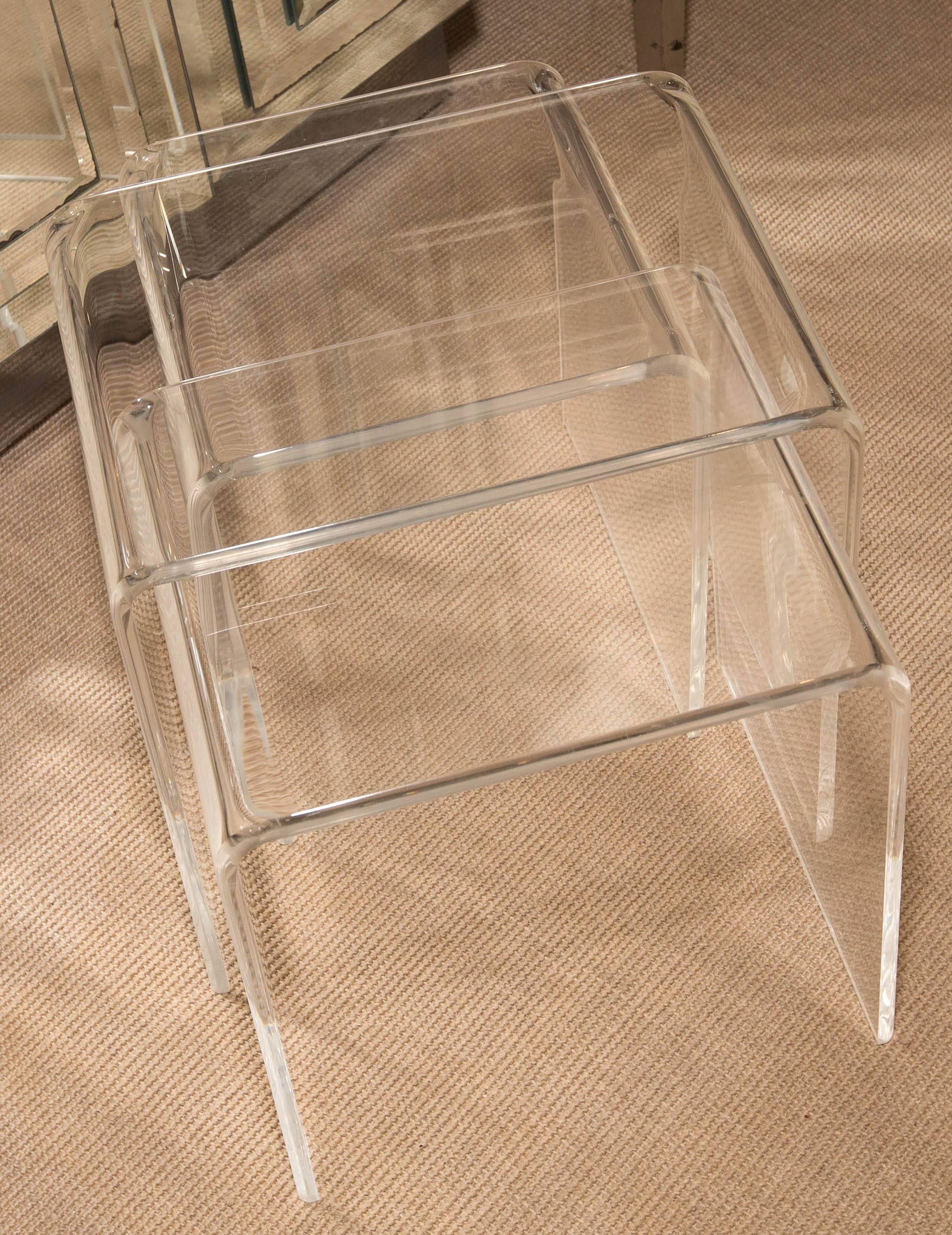 Set of Three Mid-Century Lucite Nesting Tables For Sale 4