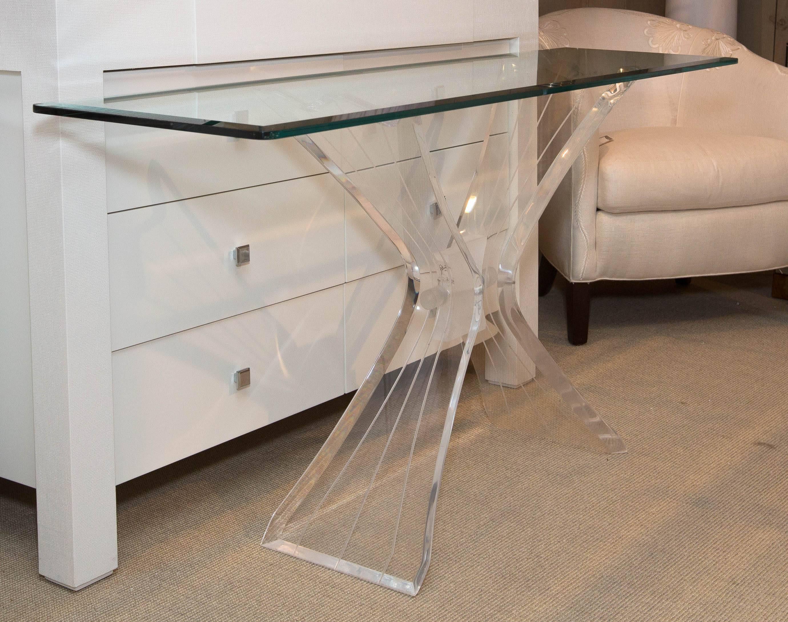 Attractive Mid-Century Console with Beveled Glass Top and Butterfly Lucite Base For Sale 4