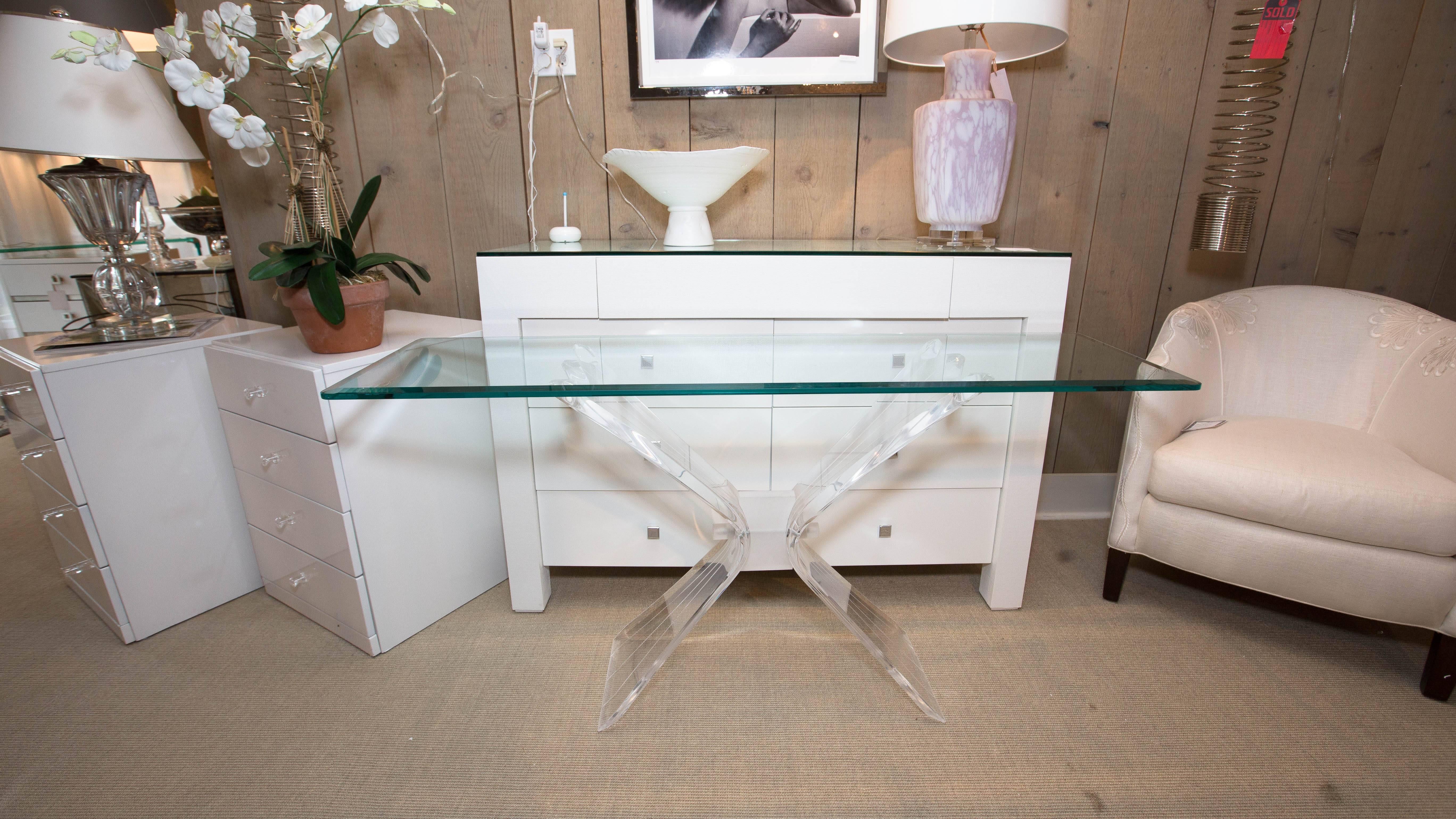 Attractive Mid-Century Console with Beveled Glass Top and Butterfly Lucite Base For Sale 5
