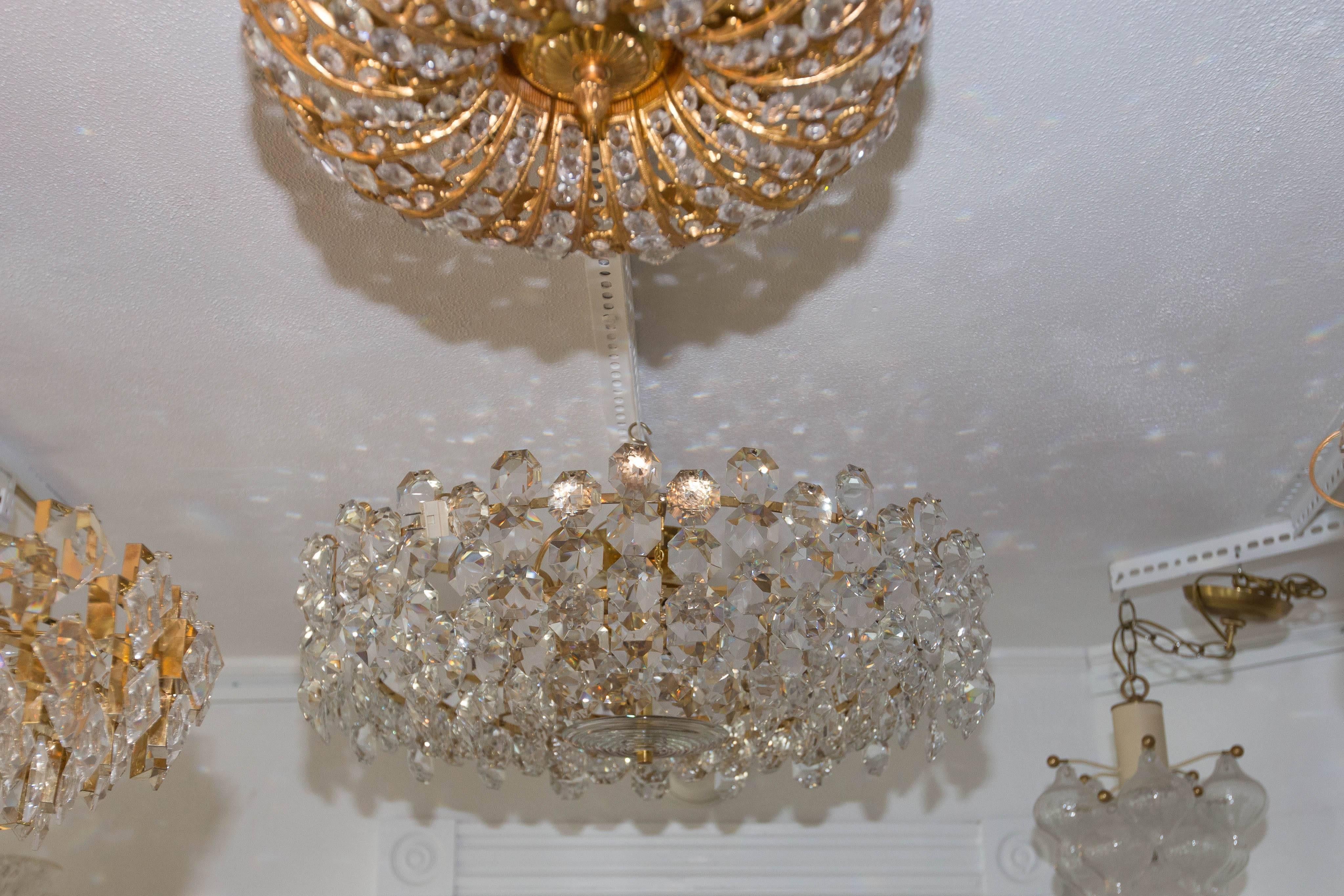 Tiered Brass and Facet Cut-Glass Element Chandelier For Sale 1