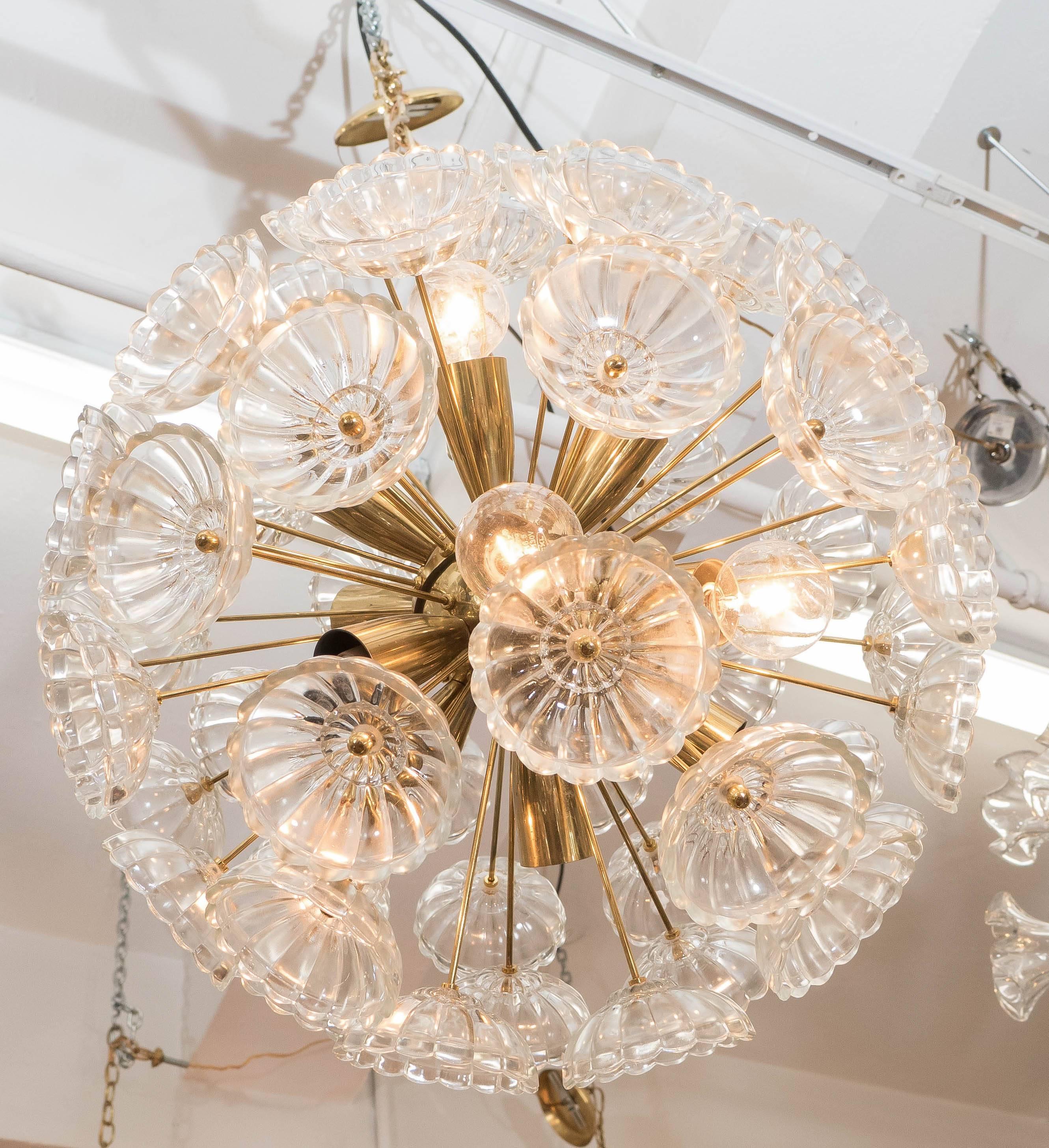 German 1960s Sputnik Chandelier with Glass Flowers In Good Condition In New York, NY