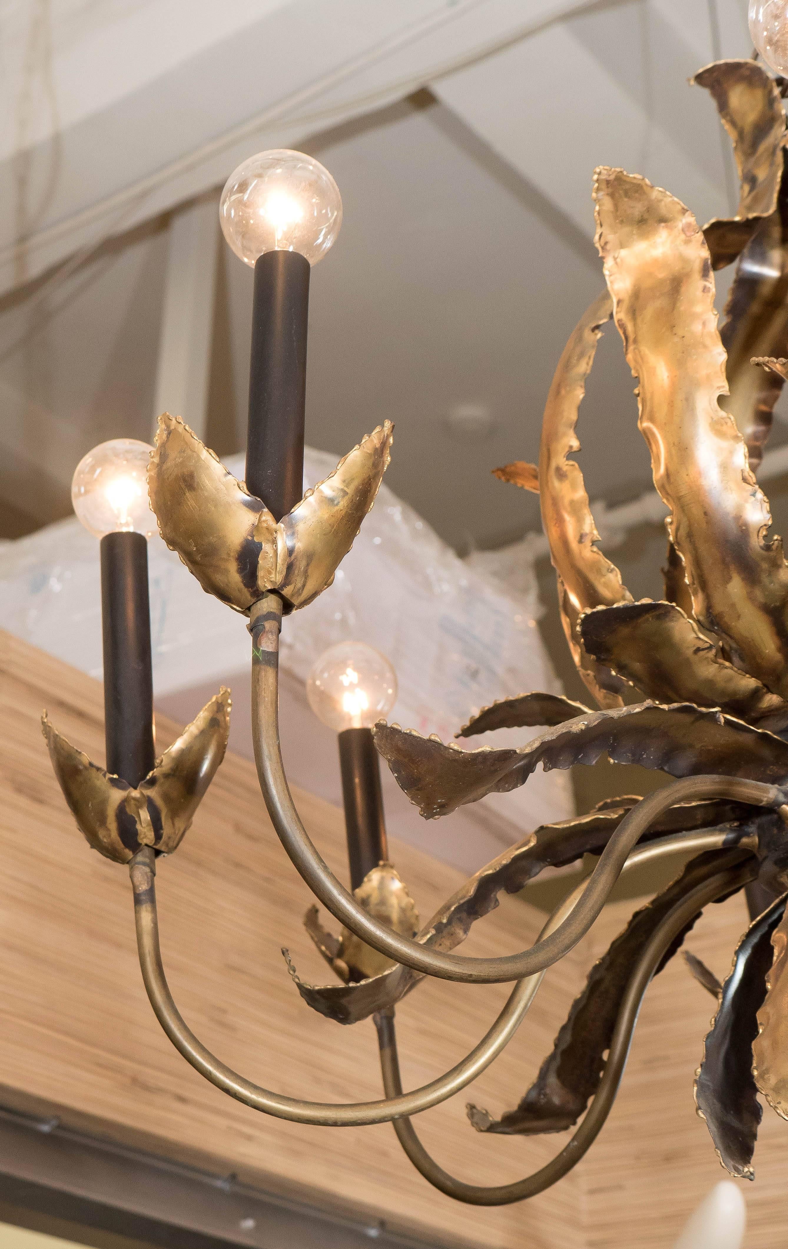 Mid-Century Brutalist Style Brass Chandelier in Pineapple Form In Good Condition In New York, NY