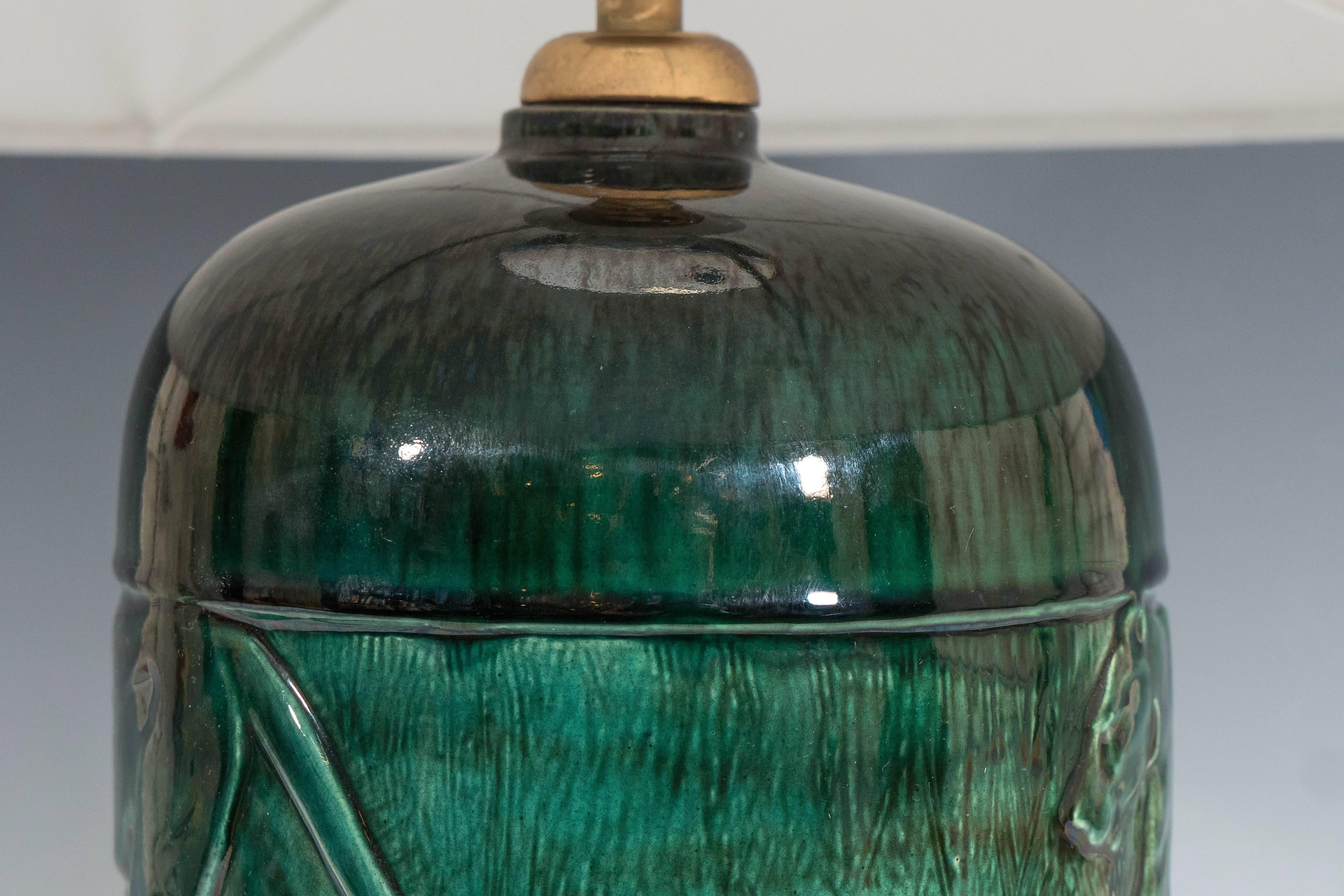 Début du 20ème siècle René Meynial Lampe Art Déco en céramique verte avec panthère