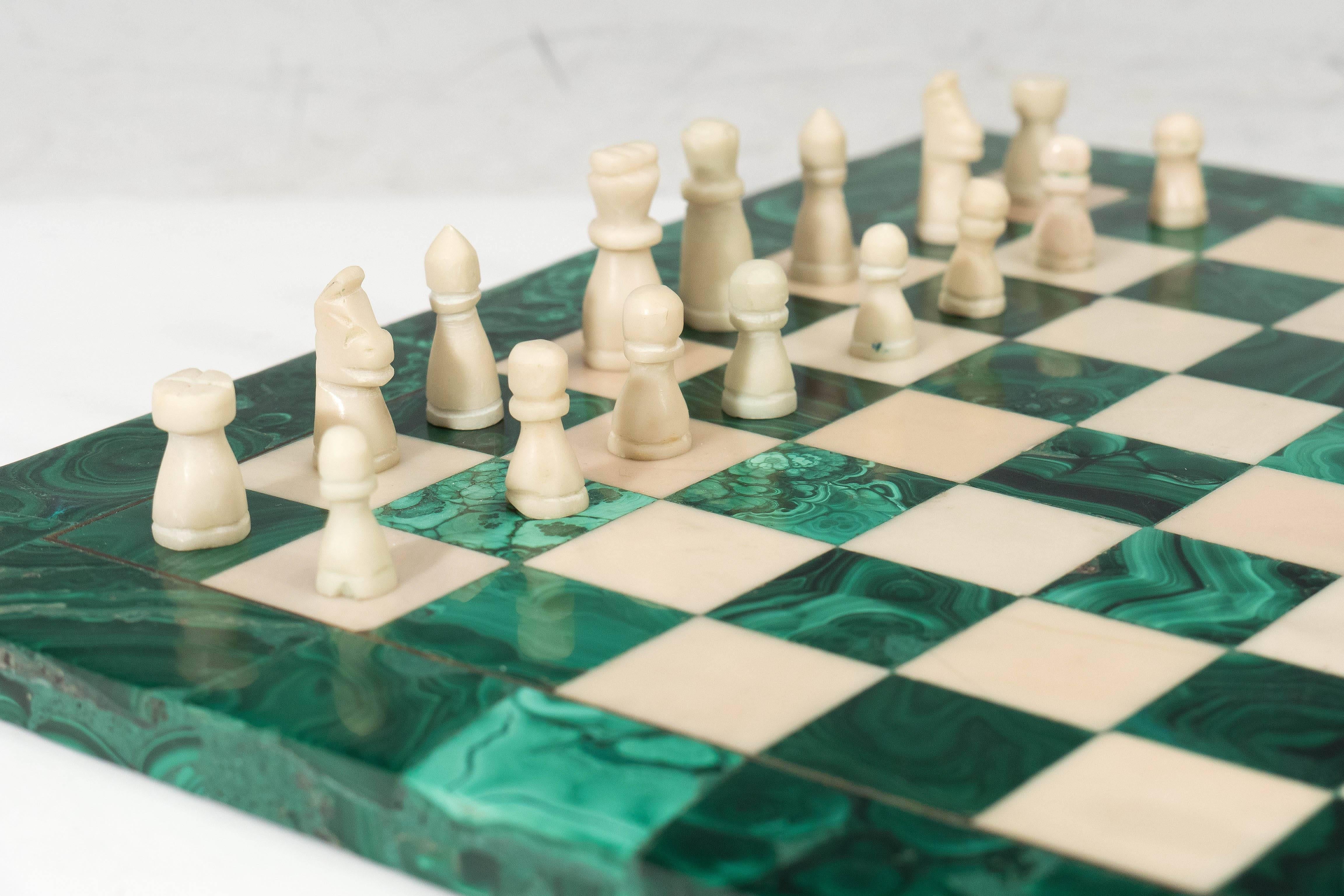 Mid-Century Modern Jeu d'échecs du milieu du siècle en malachite et marbre