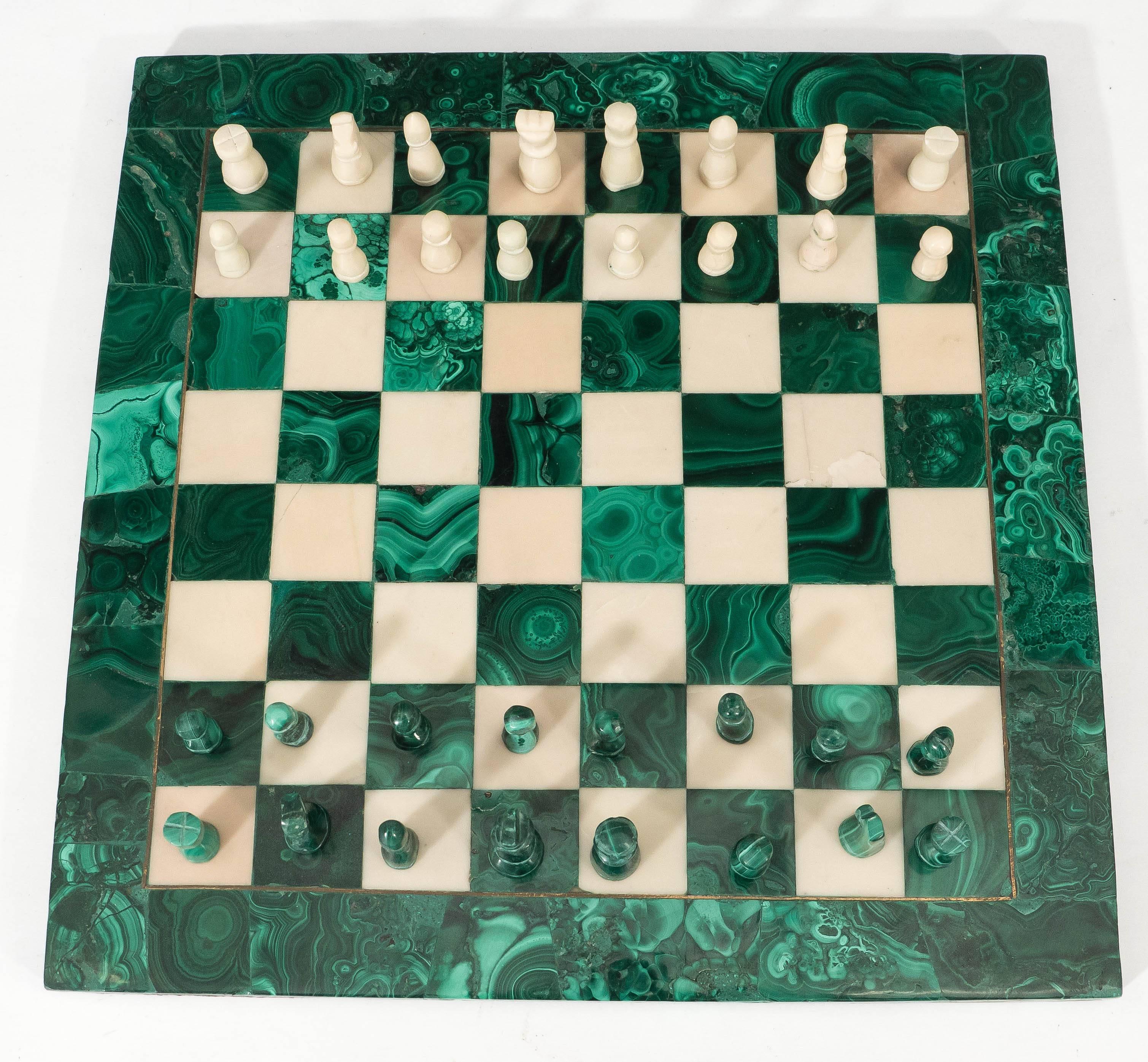 Milieu du XXe siècle Jeu d'échecs du milieu du siècle en malachite et marbre