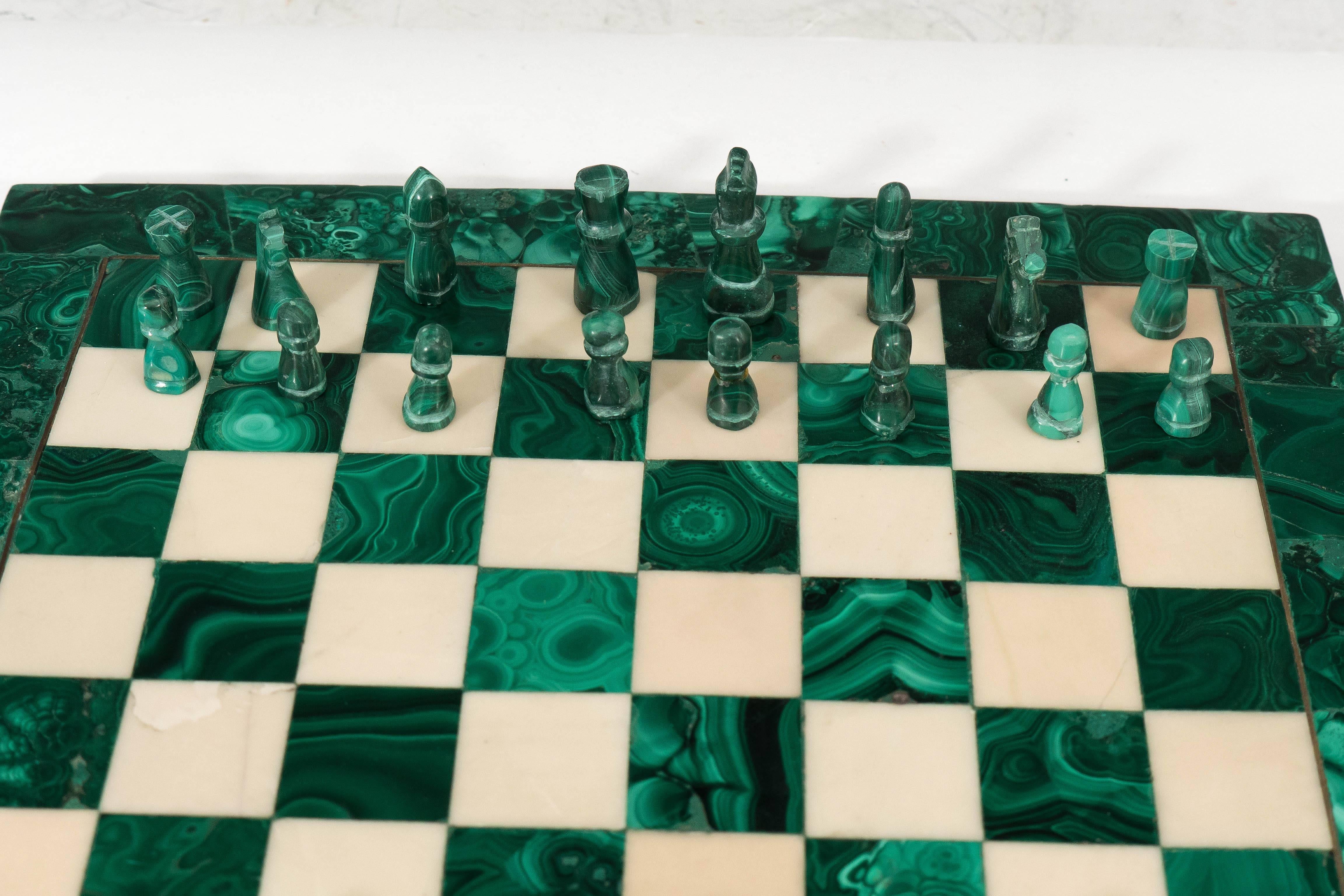 Jeu d'échecs du milieu du siècle en malachite et marbre 1
