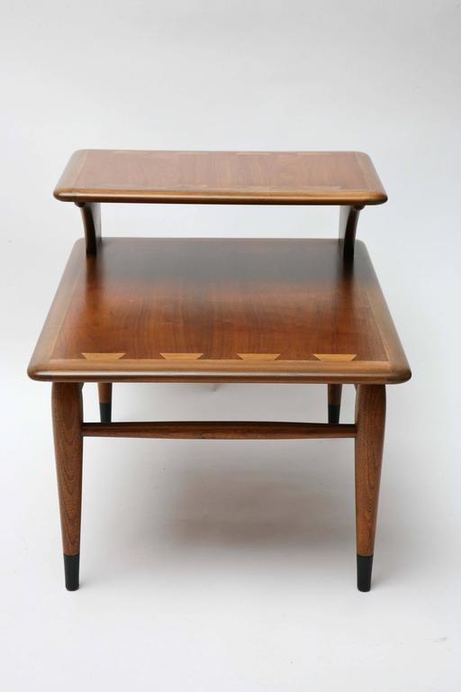 Two level end sale table