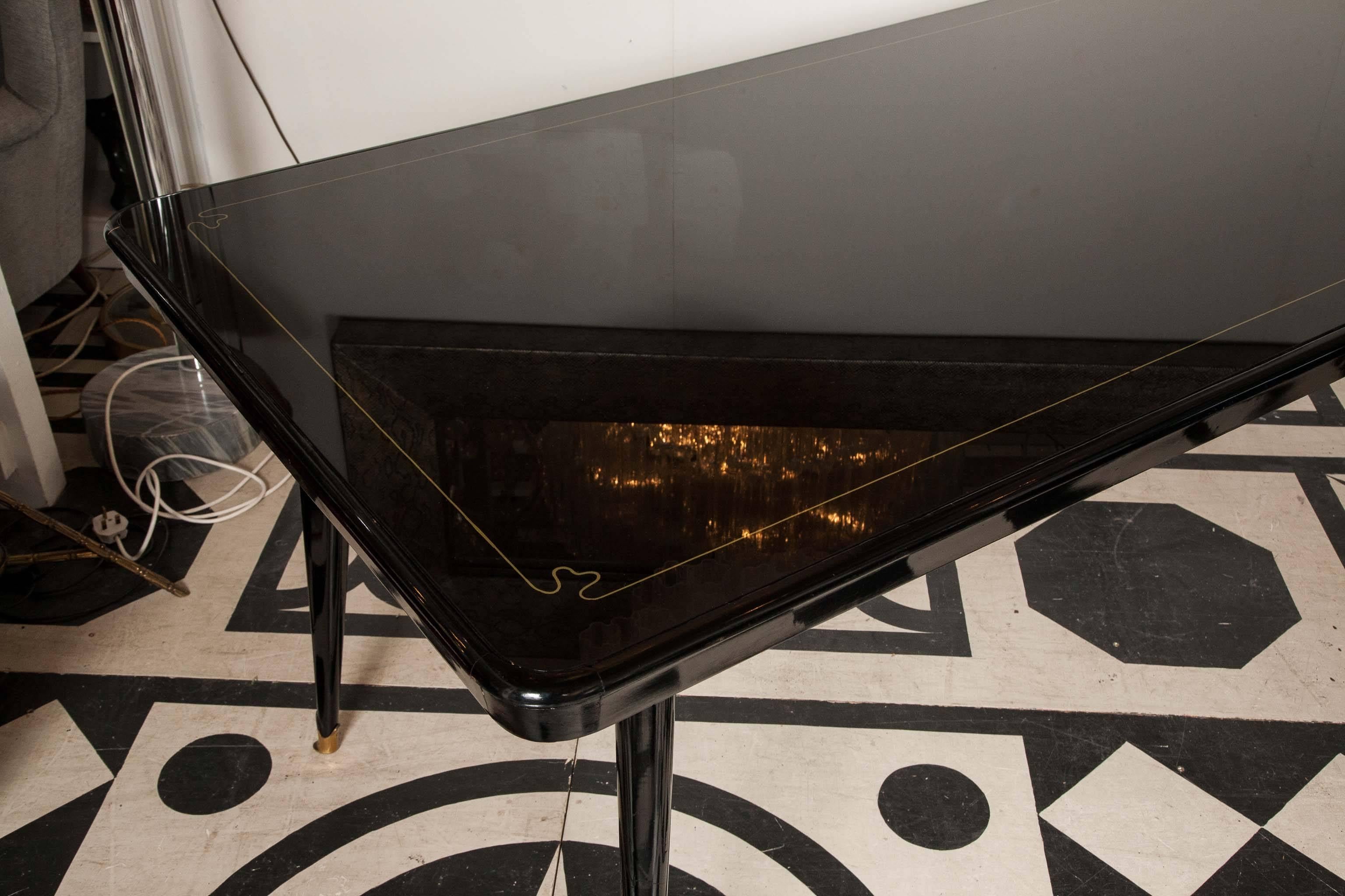 Mid-20th Century 1945-1950s Italian Black Lacca Dining Table in the manner of Guglielmo Ulrich